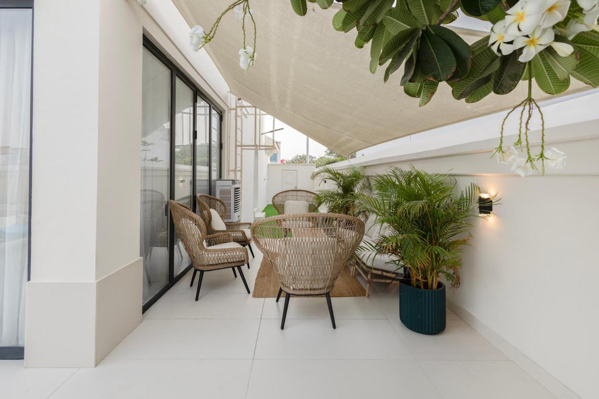Luxurious 5bhk With Pool Bbq And Full Time Housemaid Assistance - Live In * Dubai