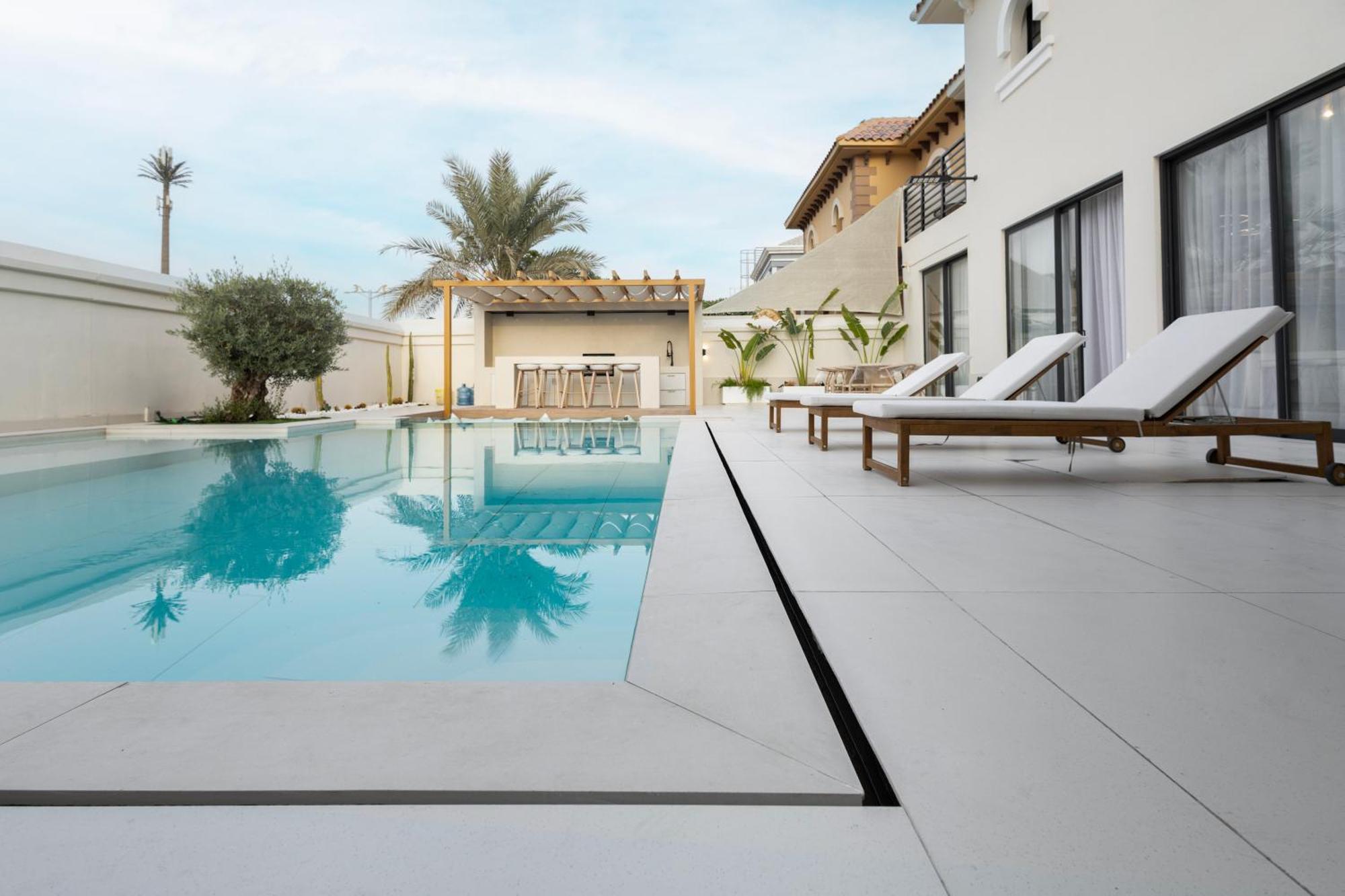 Villa Luxurious 5bhk With Pool Bbq And Full Time Housemaid Assistance - Live In *
