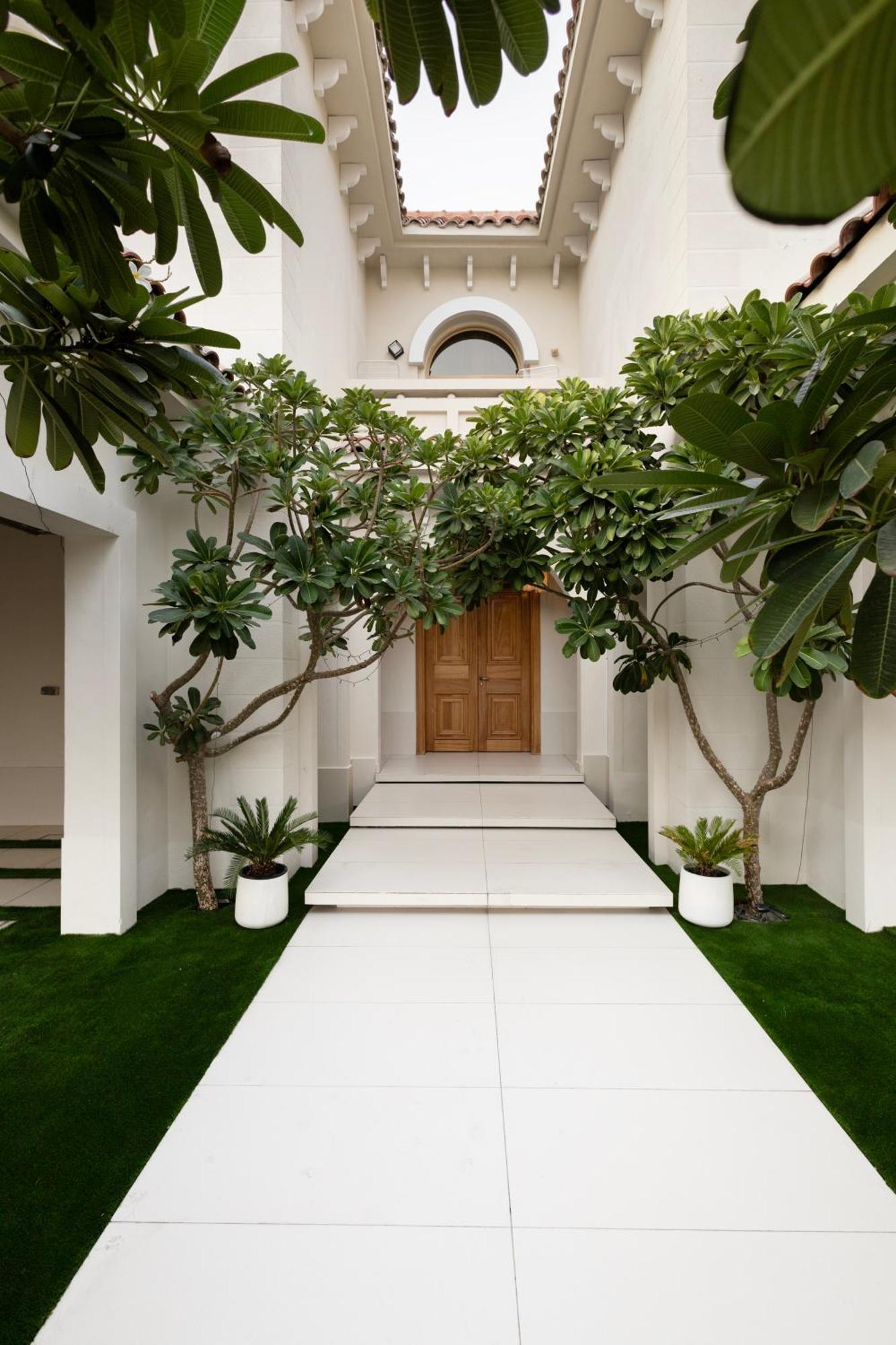 Villa Luxurious 5bhk With Pool Bbq And Full Time Housemaid Assistance - Live In