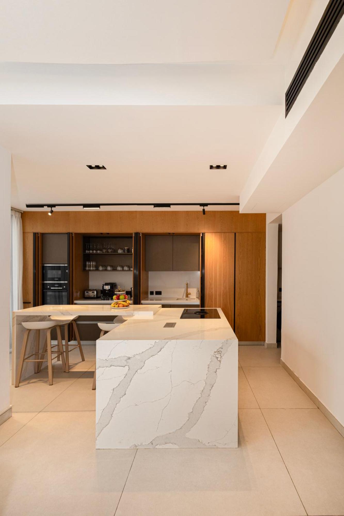 Luxurious 5bhk With Pool Bbq And Full Time Housemaid Assistance - Live In Villa