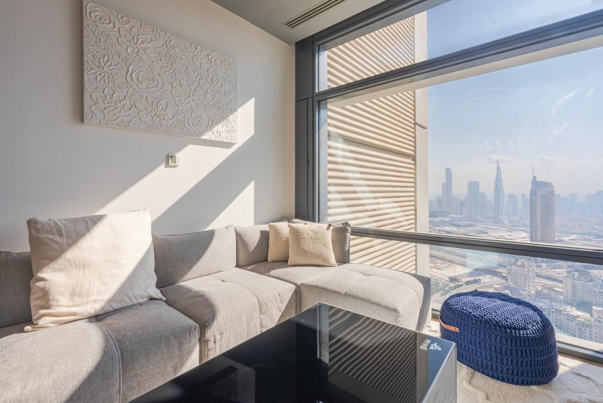 Elegant 1-bedroom Apartment, Full Burj Khalifa & Downtown Views Dubai