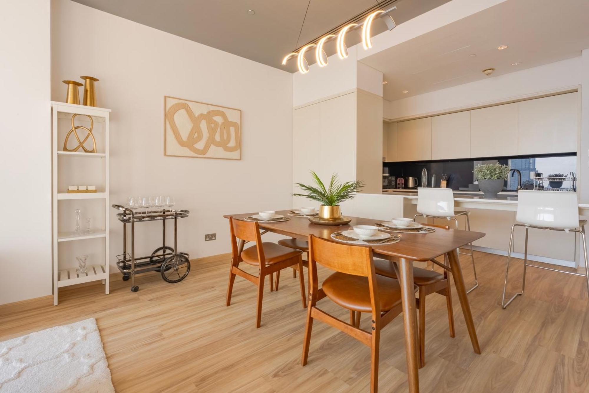 Apartment Elegant 1-bedroom Apartment, Full Burj Khalifa & Downtown Views *
