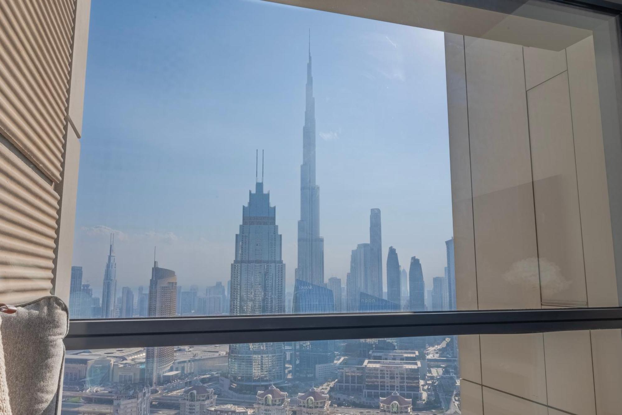 Elegant 1-bedroom Apartment, Full Burj Khalifa & Downtown Views Dubai