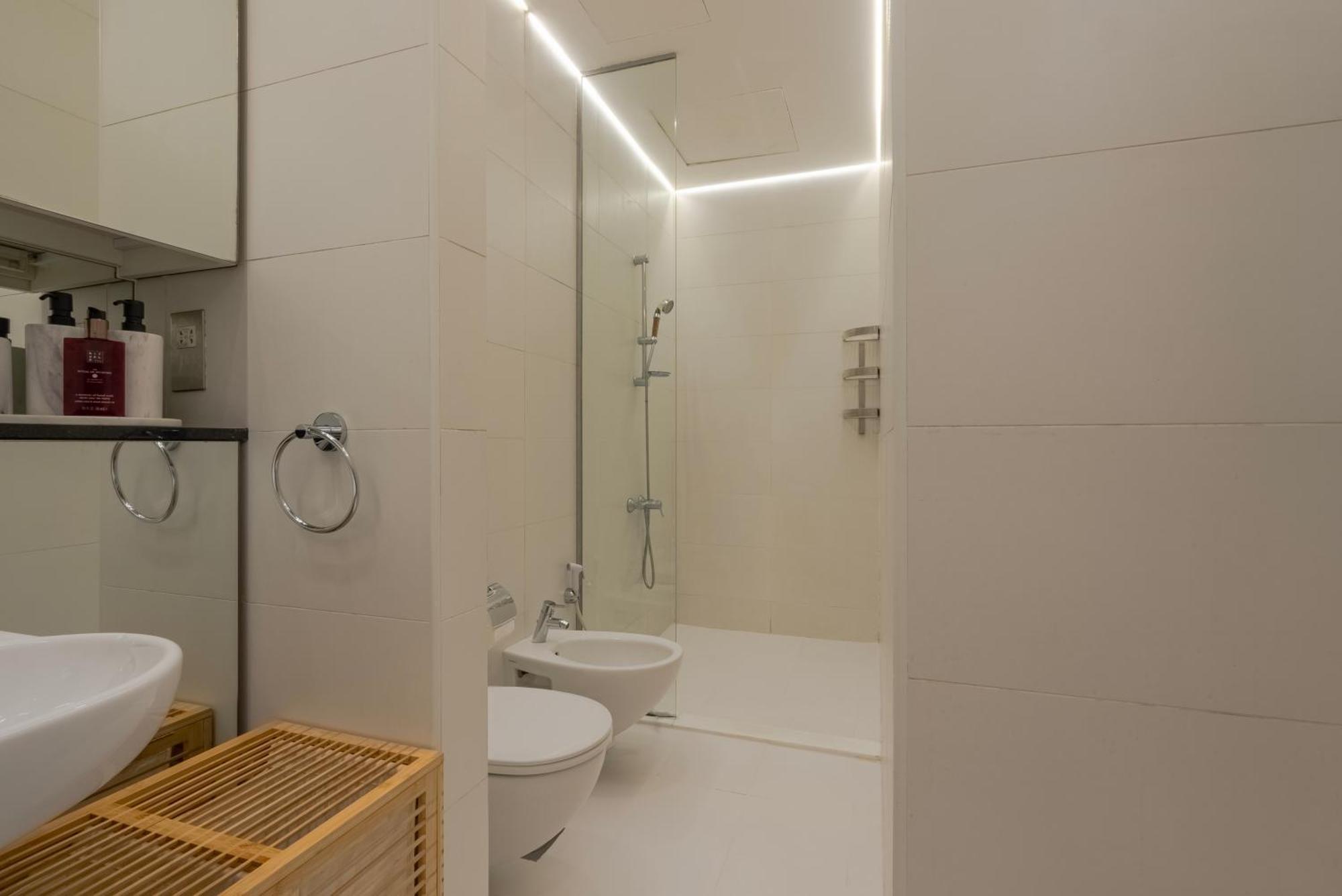 Elegant 1-bedroom Apartment, Full Burj Khalifa & Downtown Views * Dubai