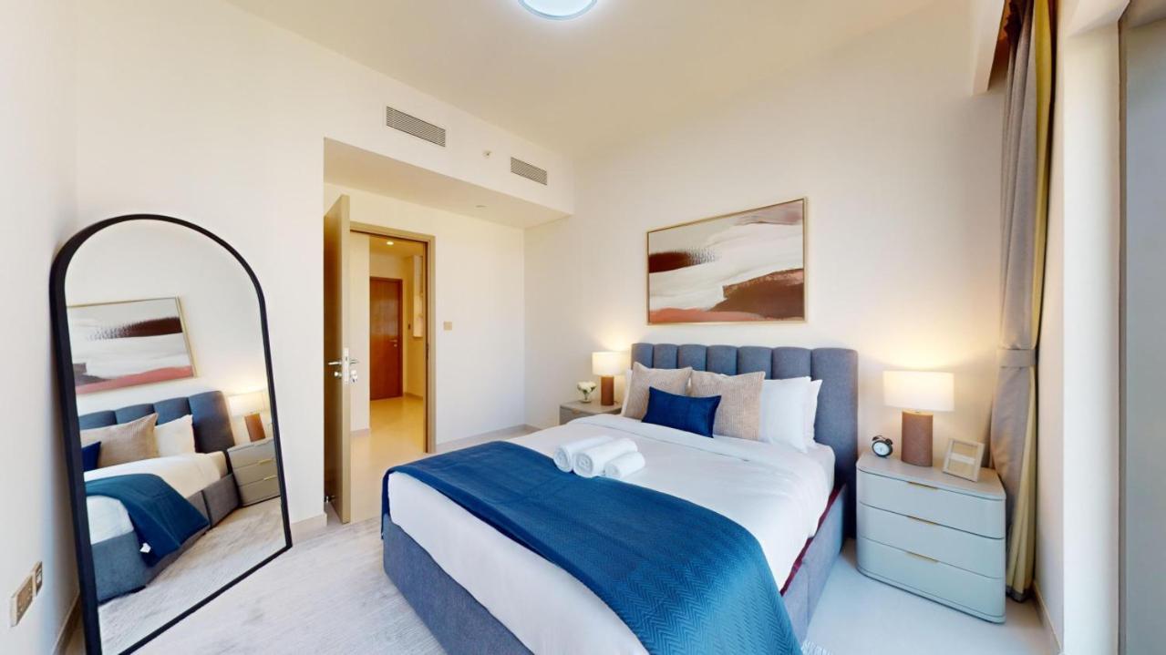 Burj Royale - Mesmerizing Three Bed With Burj View