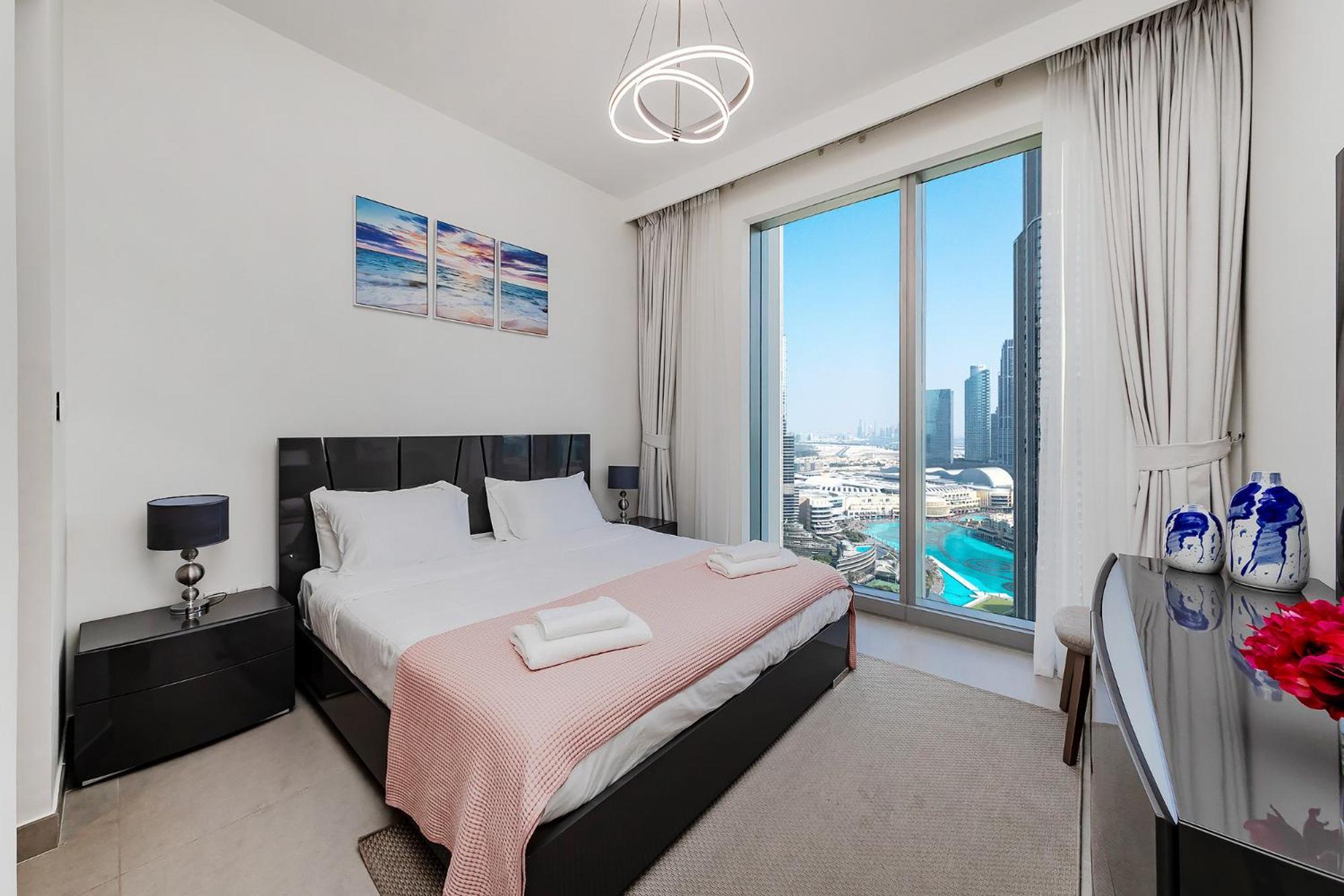 Skyline Luxe Downtown Living Apartment