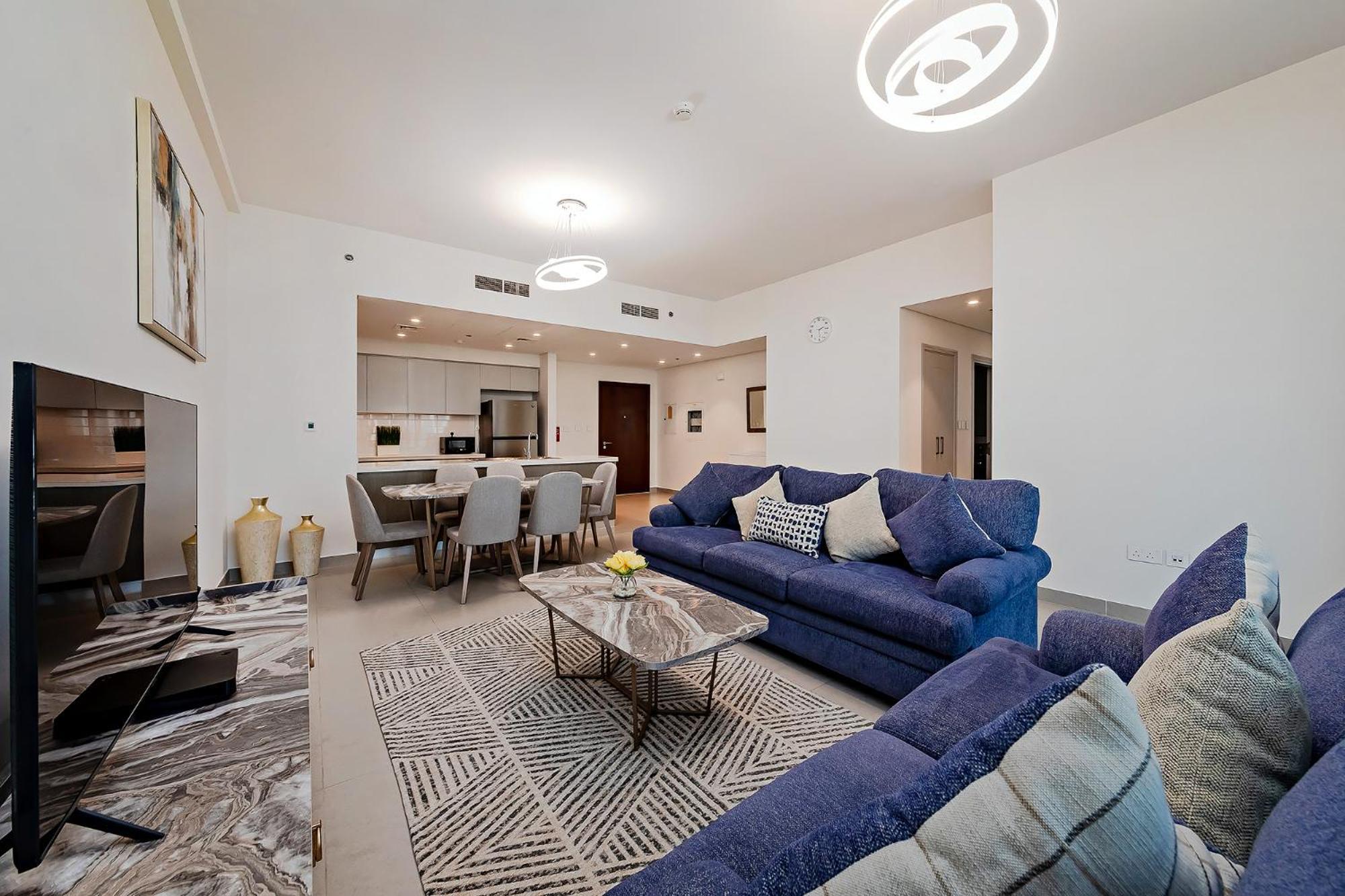 Skyline Luxe Downtown Living Apartment