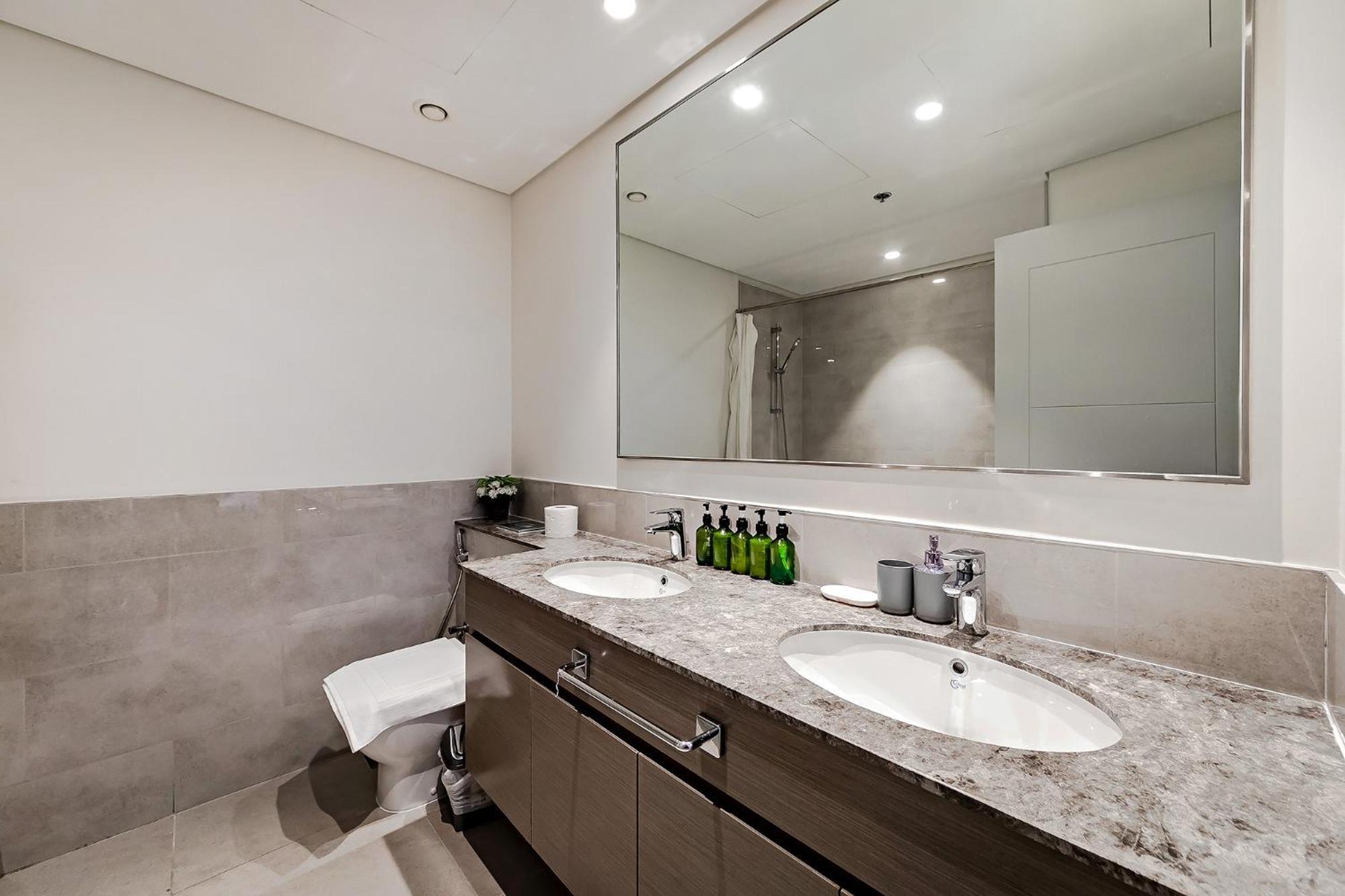 Skyline Luxe Downtown Living Apartment *