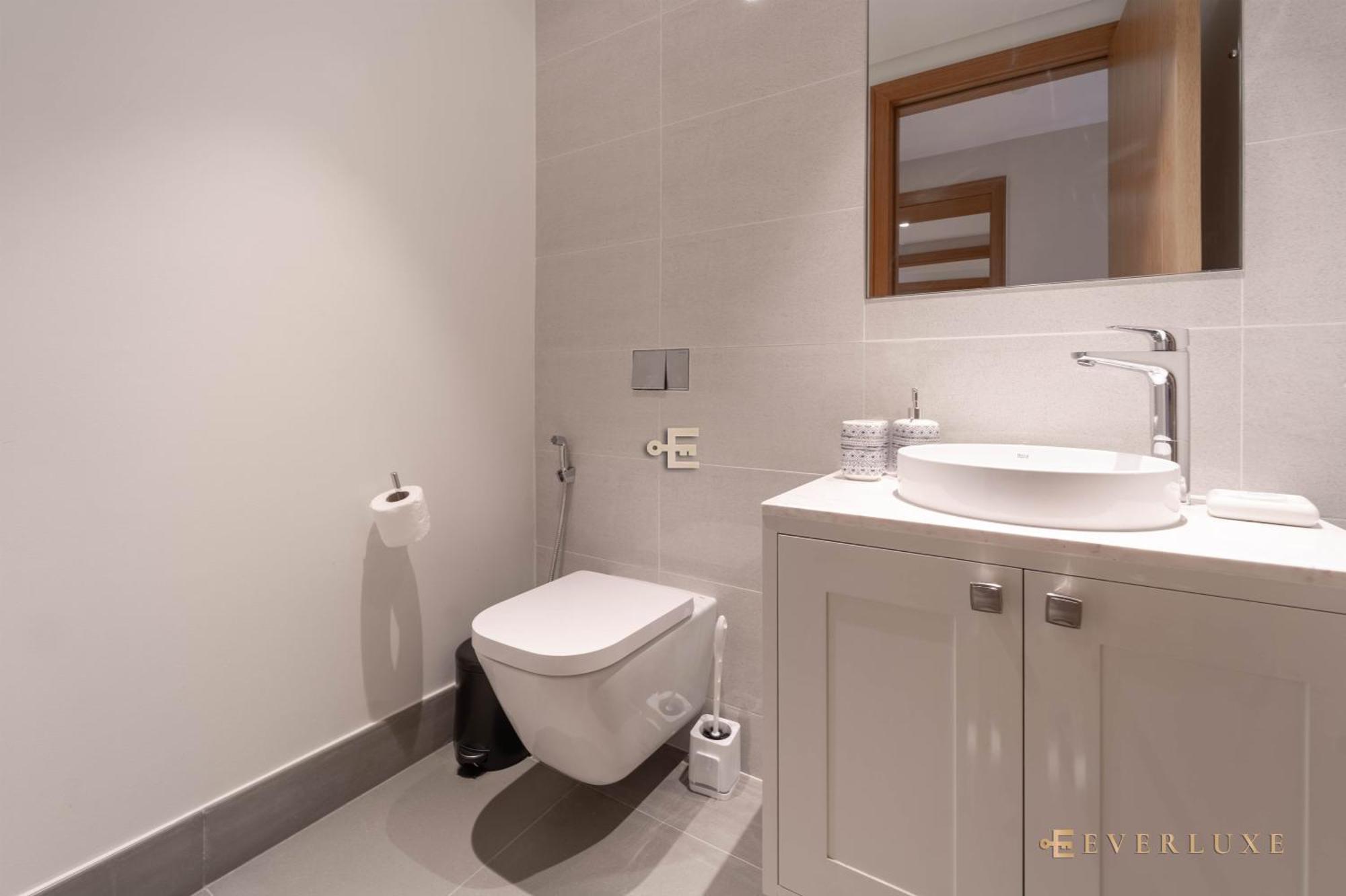 Downtown Elegance 2br Near Fountain Apartment