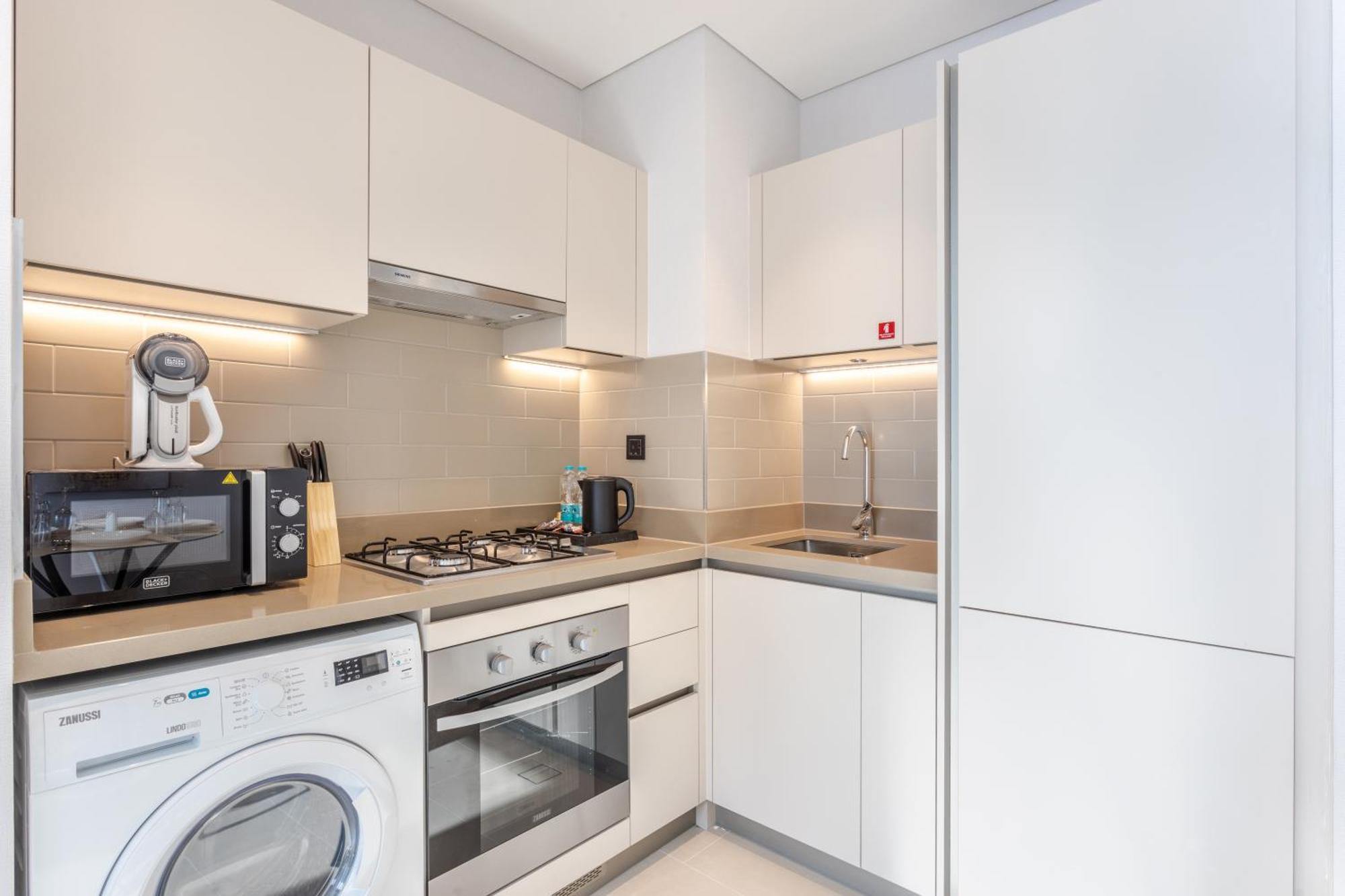 By Latinem Luxury 2br Cv A2801 Near Downtown *