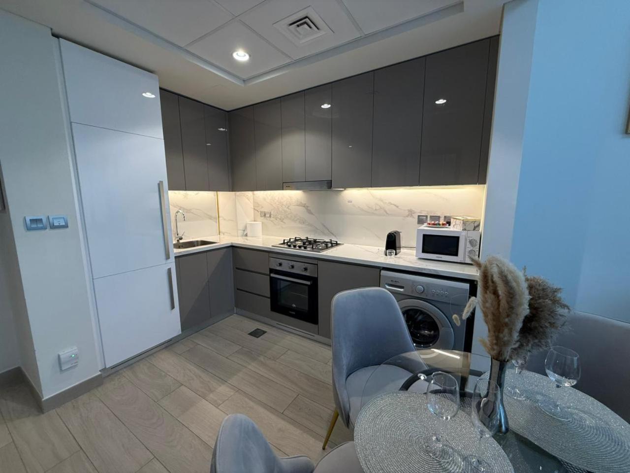 Cozy 01 Bhk With Balcony Apartment Dubai