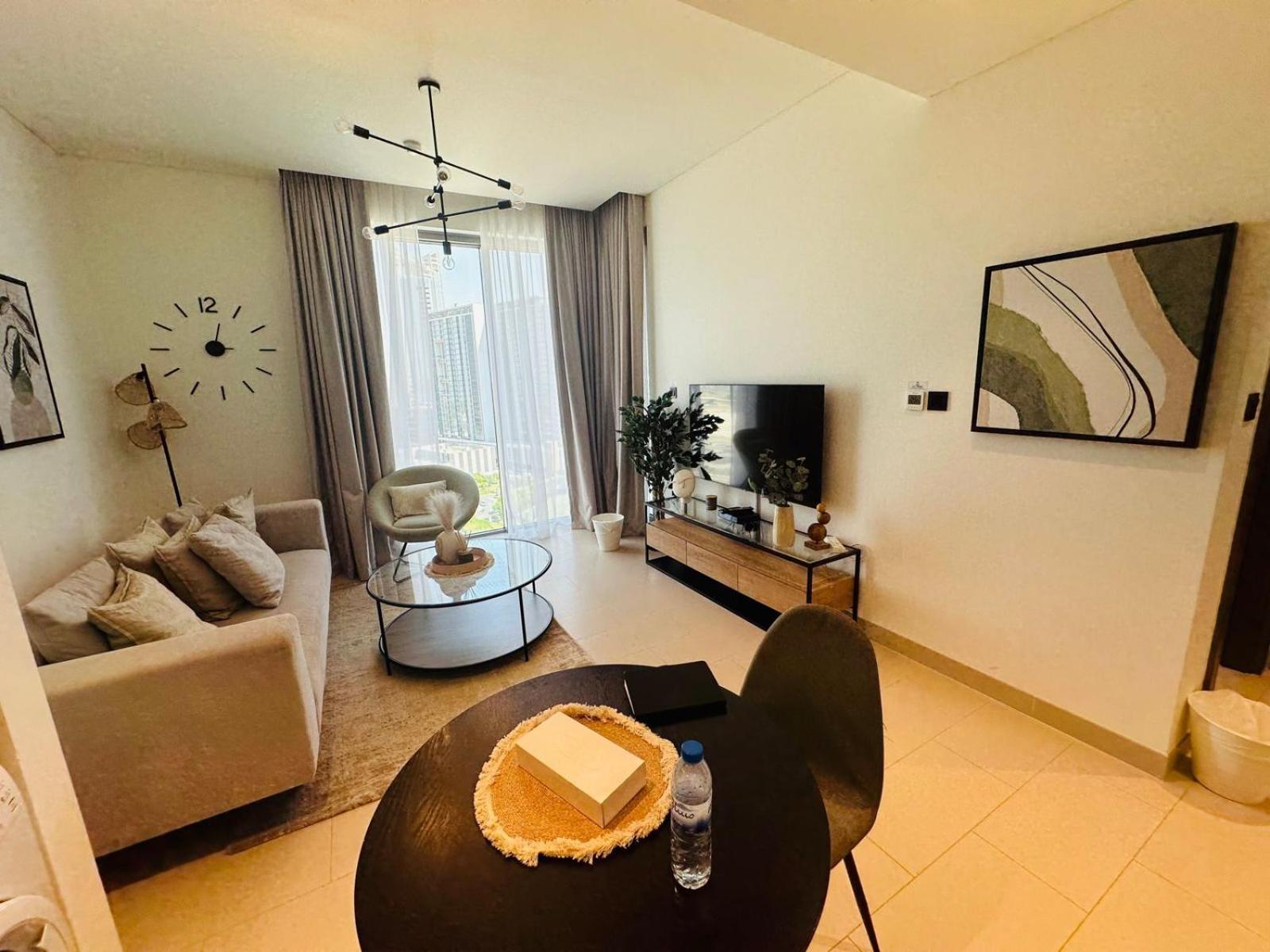 Apartment Creek Views 1 Bedroom Mins To Downtown In Sobha Creek Vistas *