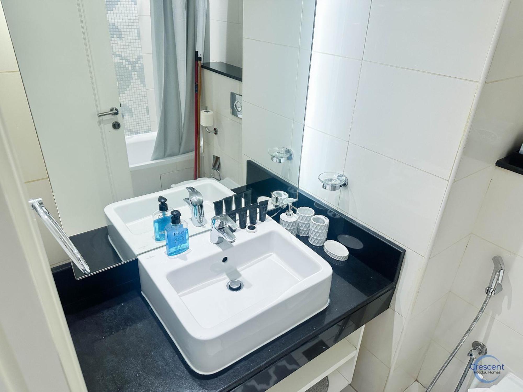 Apartment Elegant Living In Capital Bay *