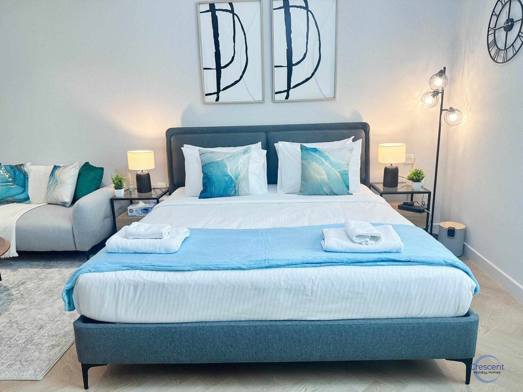 Elegant Living In Capital Bay Apartment *