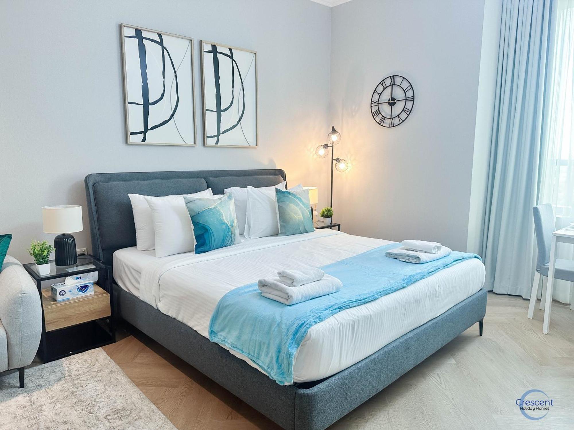 Elegant Living In Capital Bay Apartment *