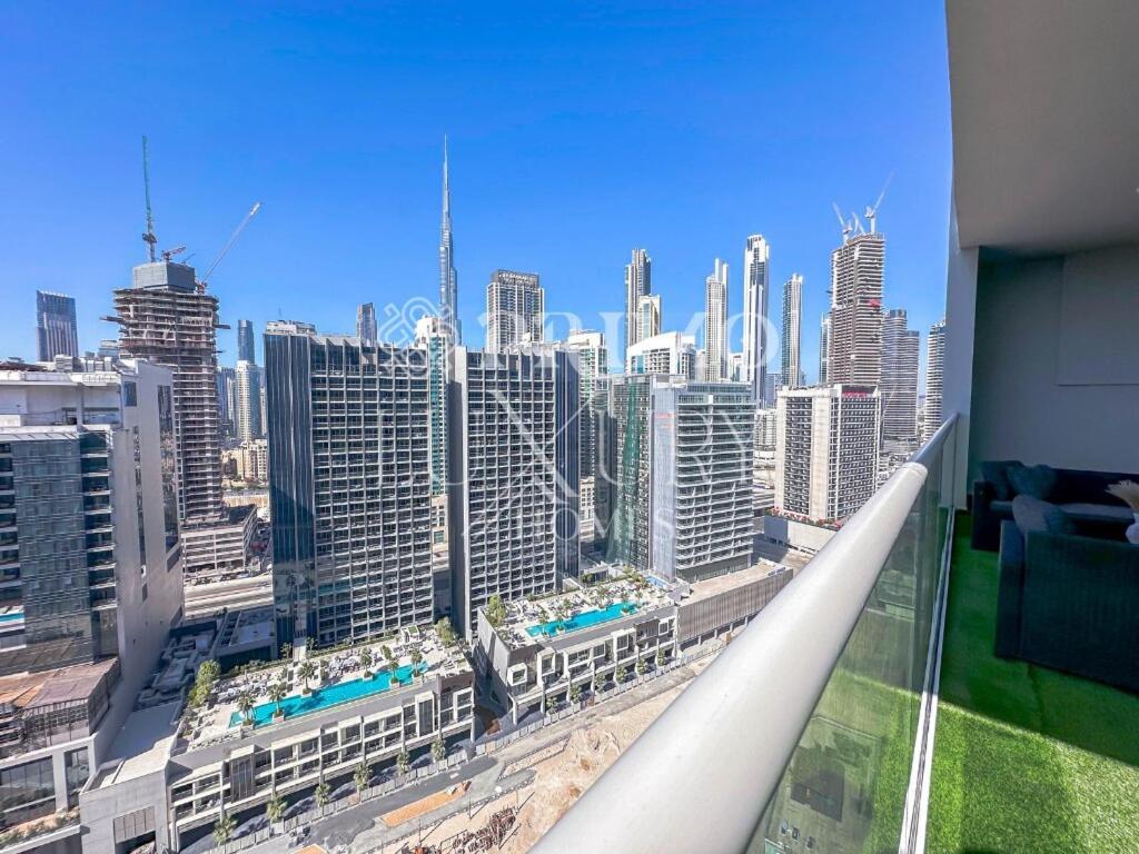 Apartment Premium 2-bedroom Living In Reva Residences,