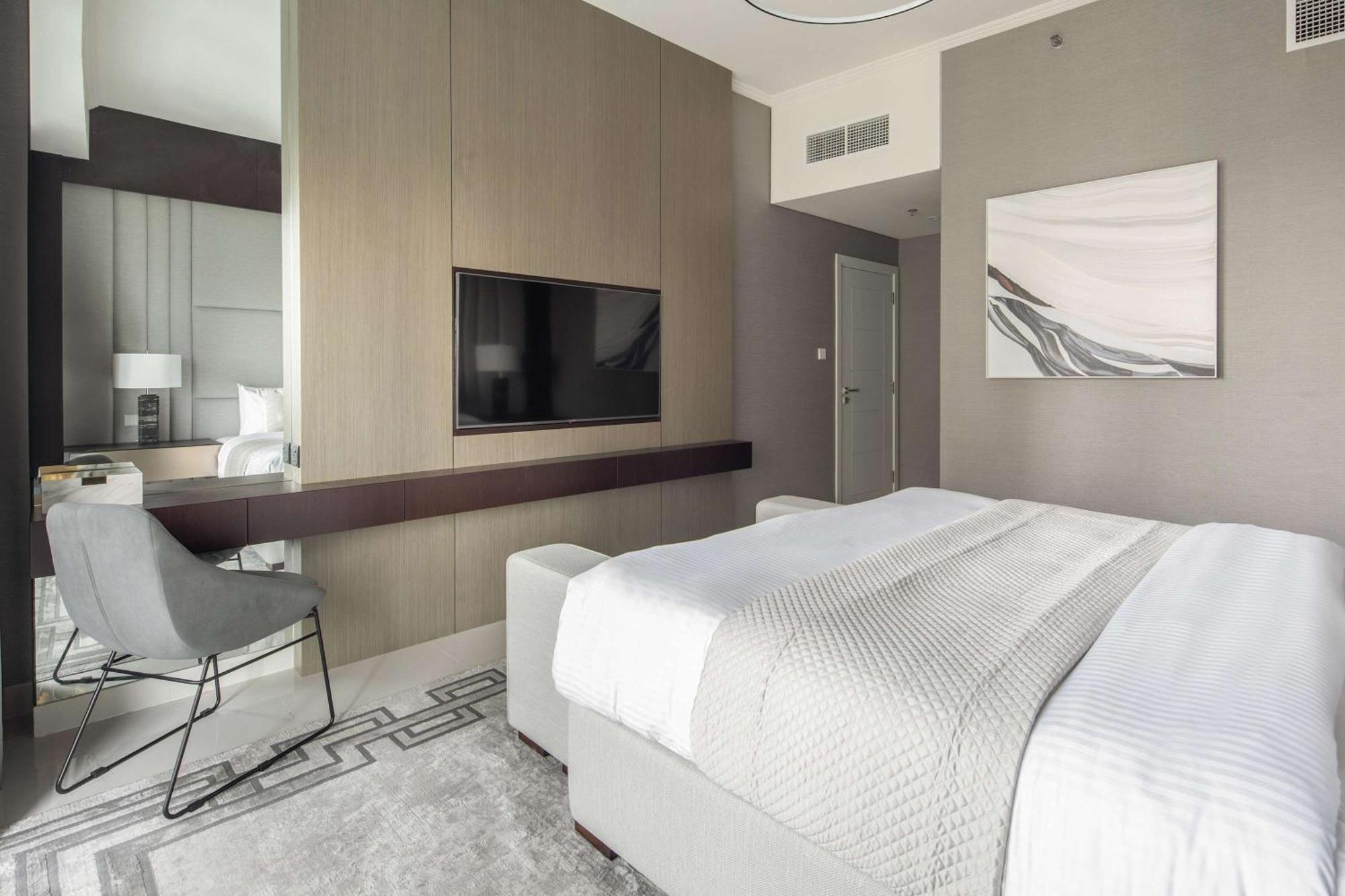 Frank Porter - Damac Heights * Dubai