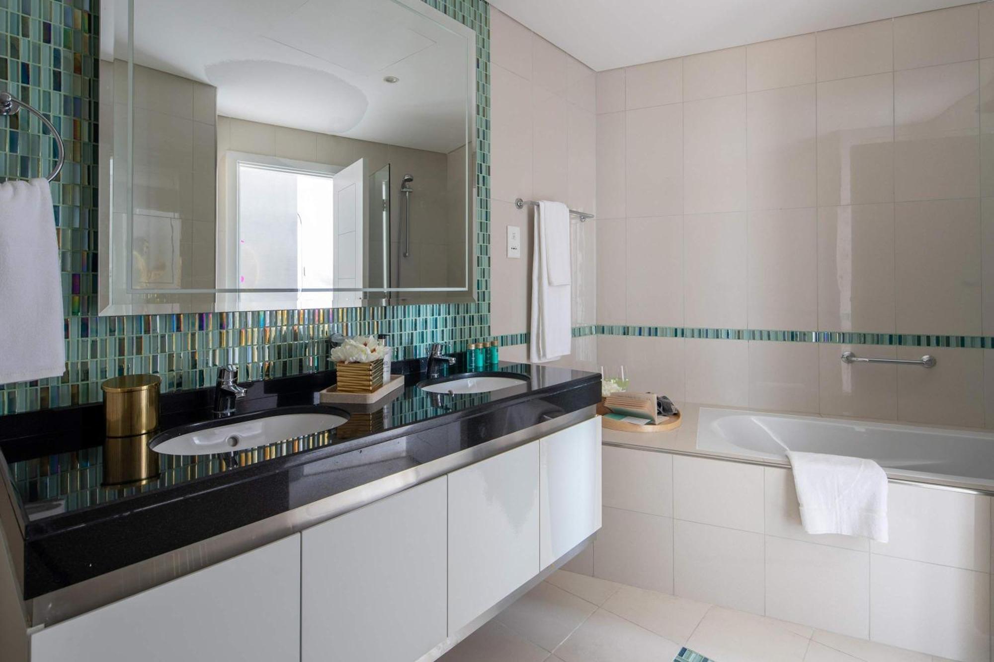 Frank Porter - Damac Heights Apartment *