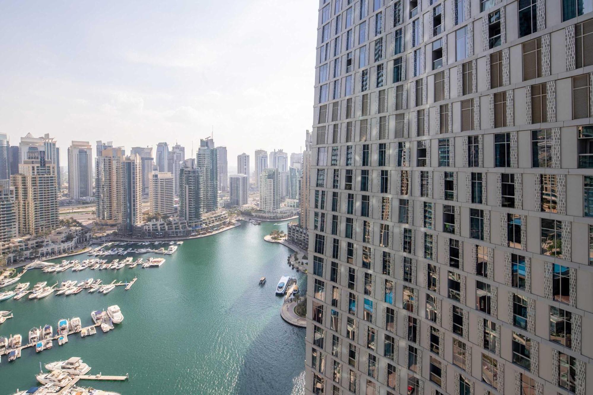 Frank Porter - Damac Heights Apartment Dubai