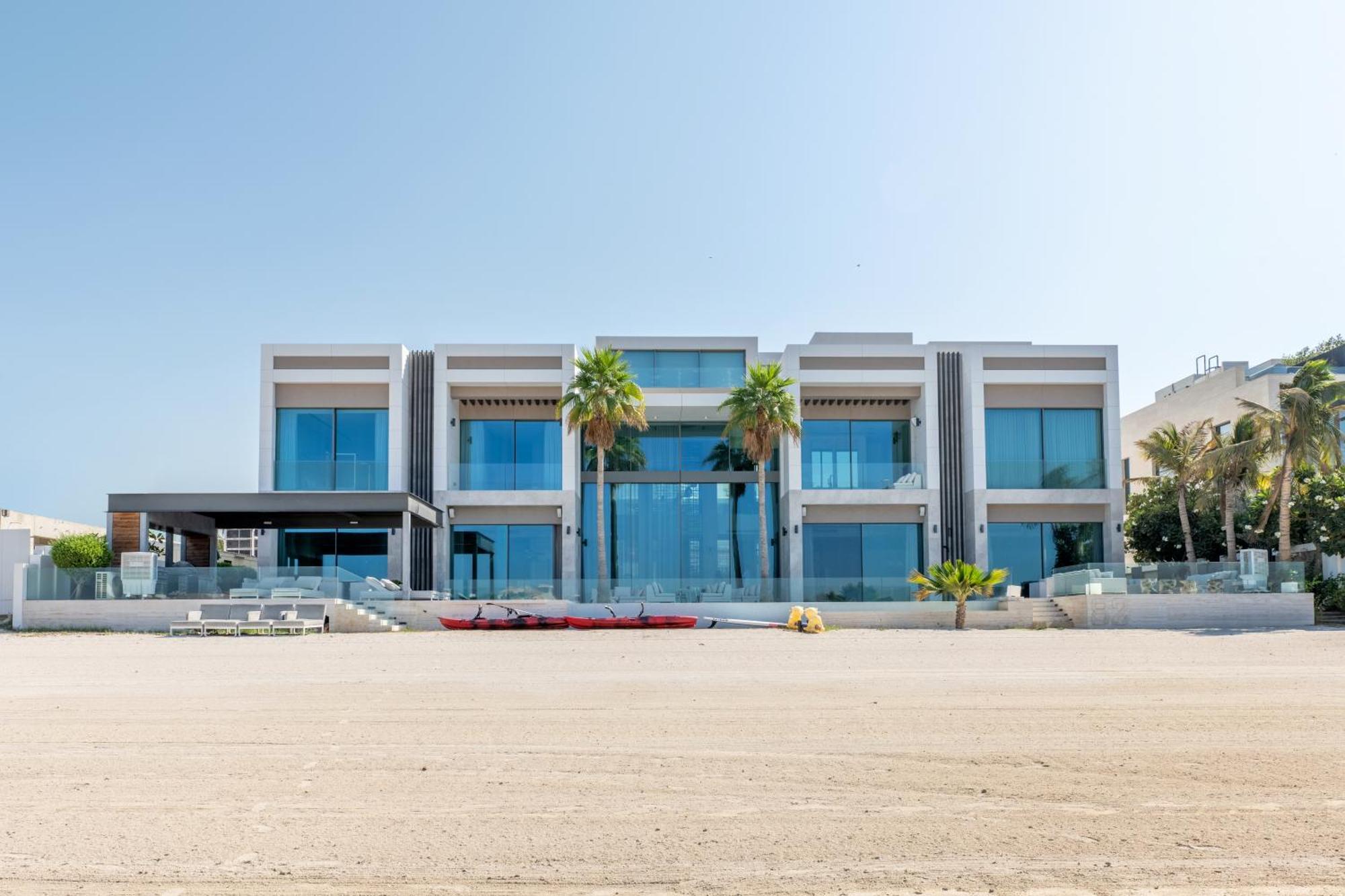Ultra-luxury 6br Palm - Private Pool & Beach * Dubai