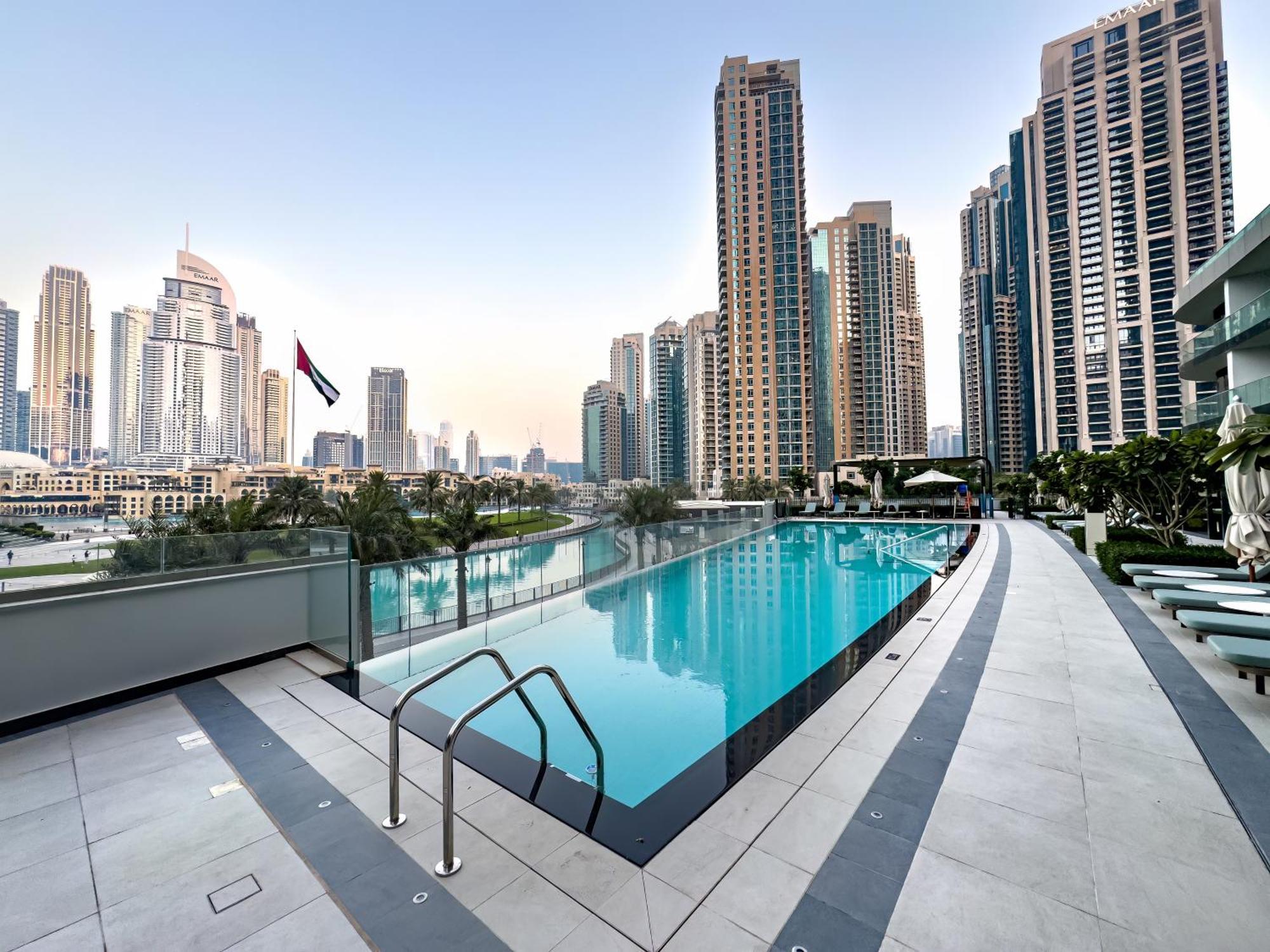 Apartment Signature Series 1 Bedroom I Free Parking, Gym, Pool I Playstation 5 I By Skyline Serenity