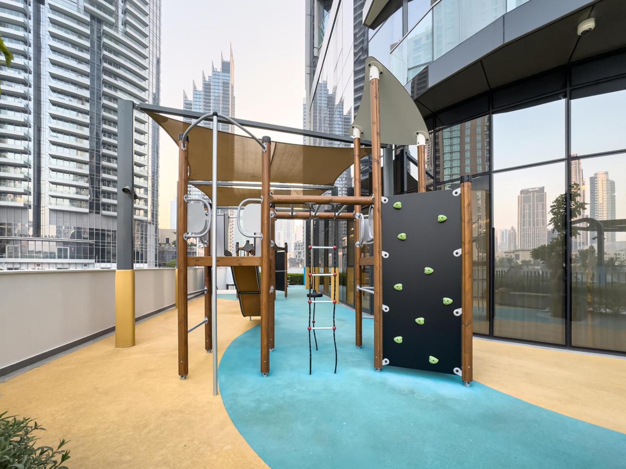 Signature Series 1 Bedroom I Free Parking, Gym, Pool I Playstation 5 I By Skyline Serenity Apartment Dubai
