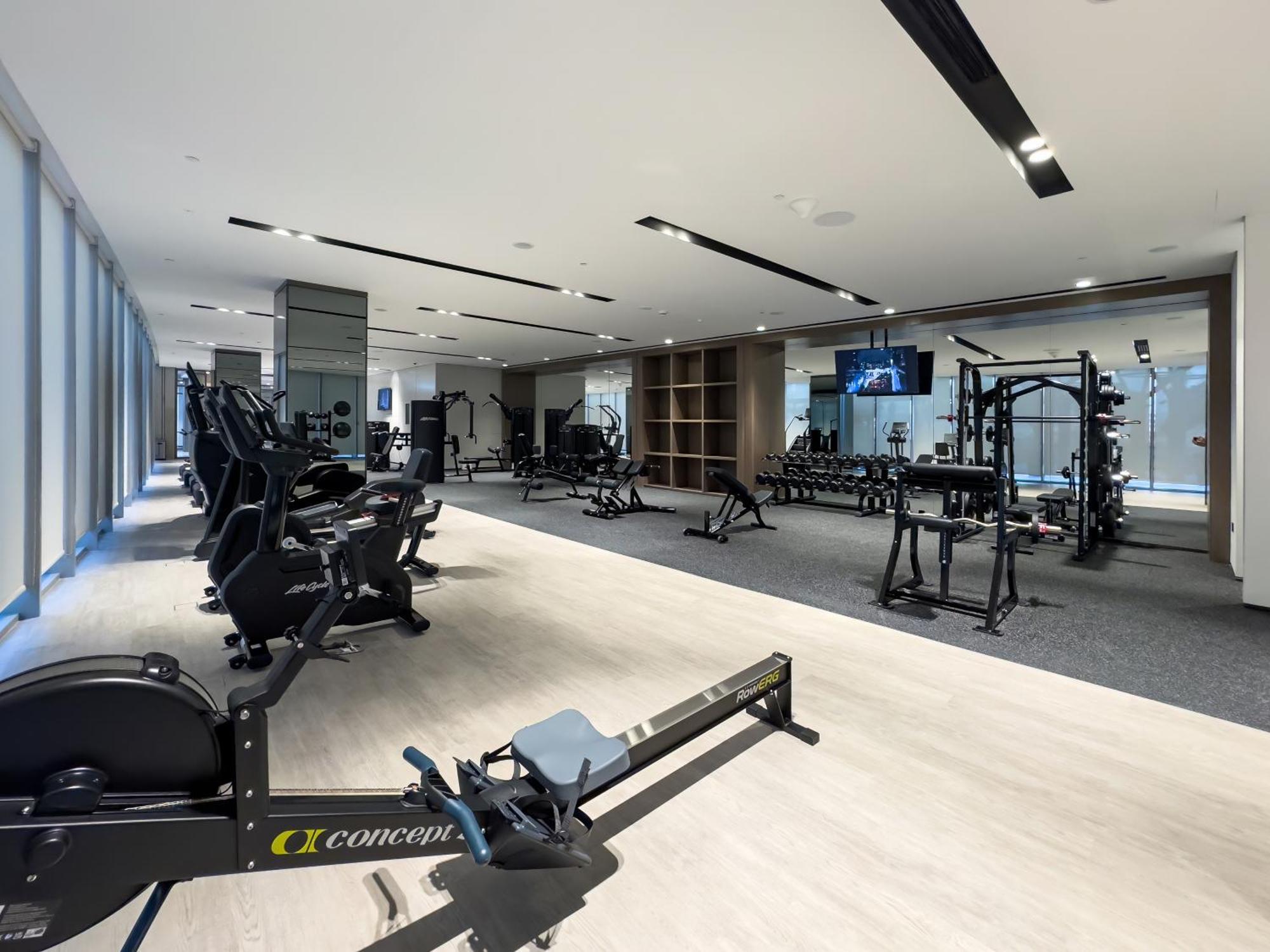 Apartment Signature Series 1 Bedroom I Free Parking, Gym, Pool I Playstation 5 I By Skyline Serenity *