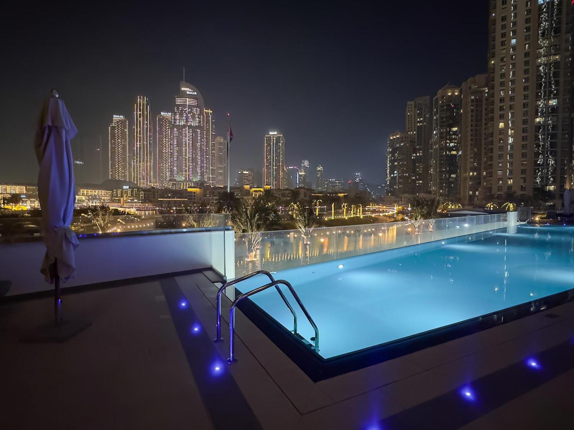 Signature Series 1 Bedroom I Free Parking, Gym, Pool I Playstation 5 I By Skyline Serenity Apartment