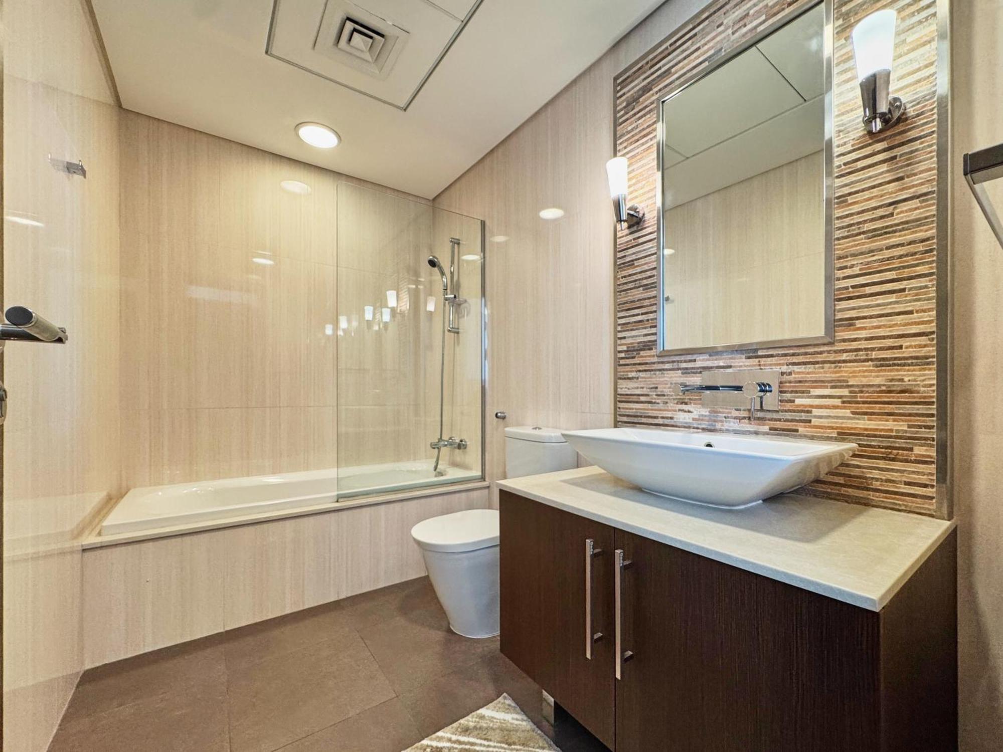 Luxurious 2br Duplex In Prestigious Difc Apartment