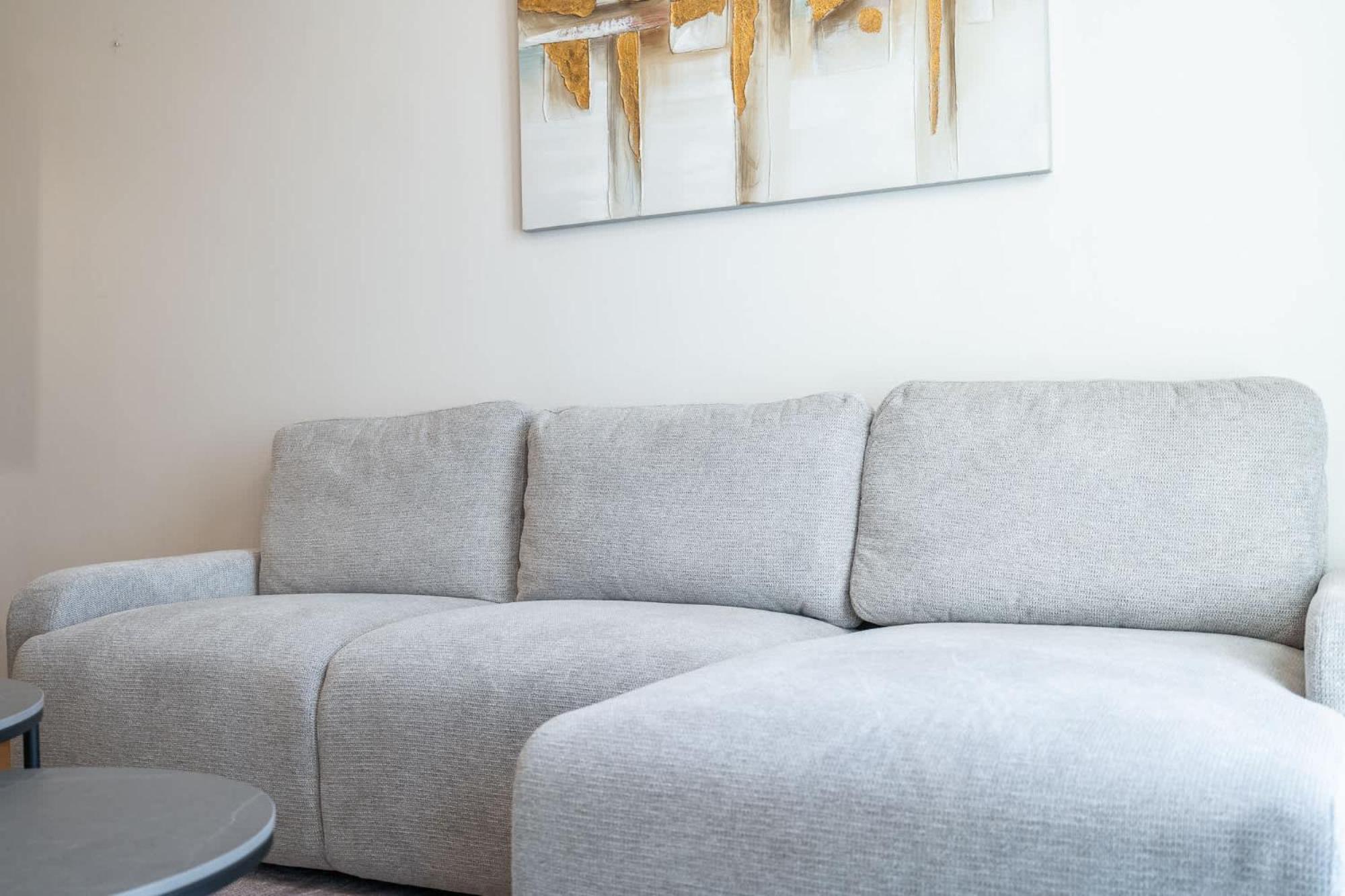 Sleeps 2 In 1 Bedroom At Hanover Square, Jvc *
