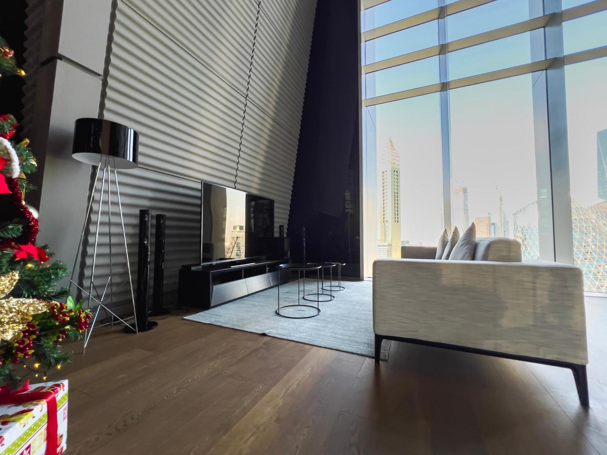 Elegant 1-bedroom Apartment, Full Burj Khalifa & Downtown Views * Dubai