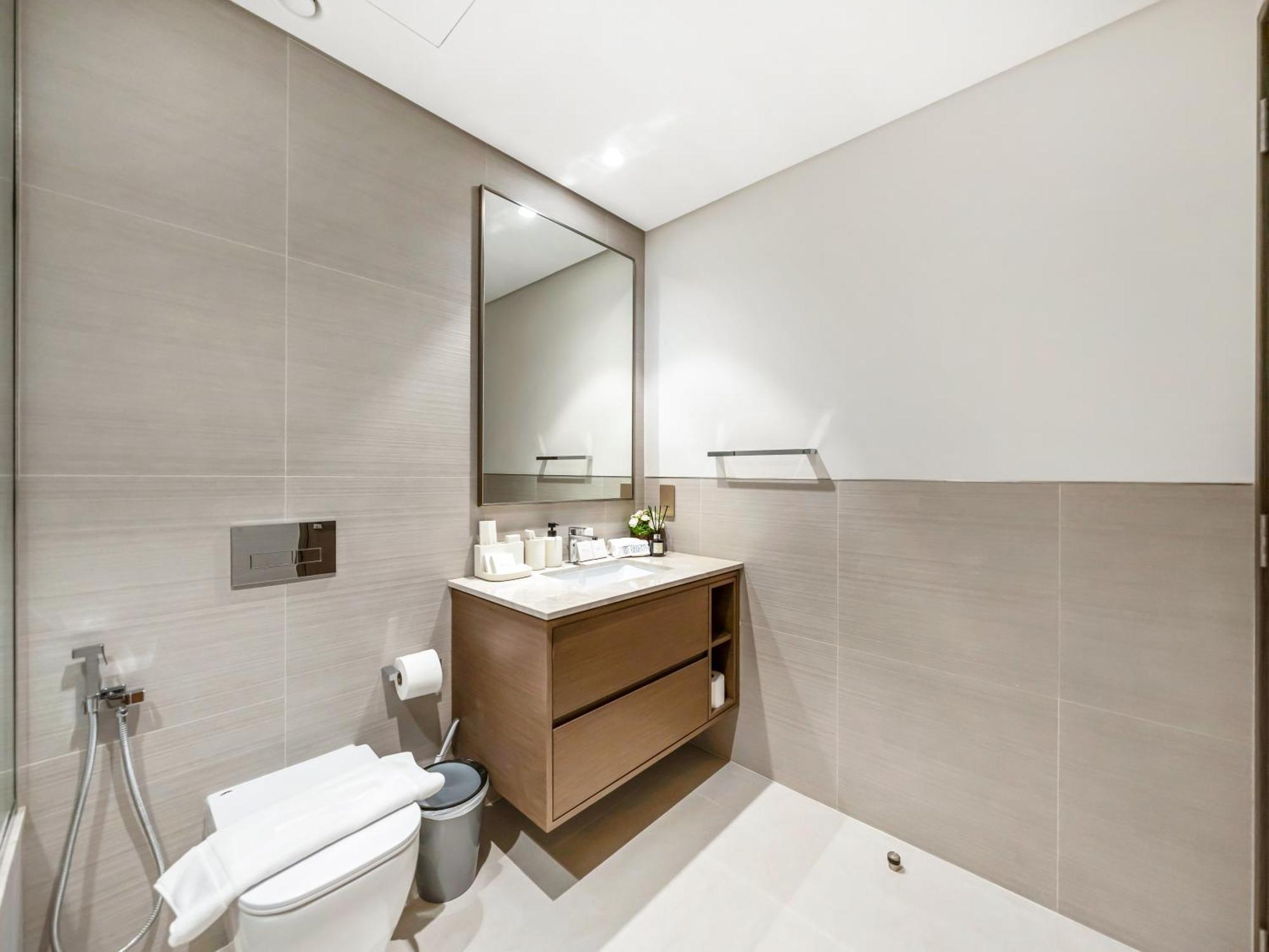 Apartment Signature Series 1 Bedroom I Free Parking, Gym, Pool I Playstation 5 I By Skyline Serenity *