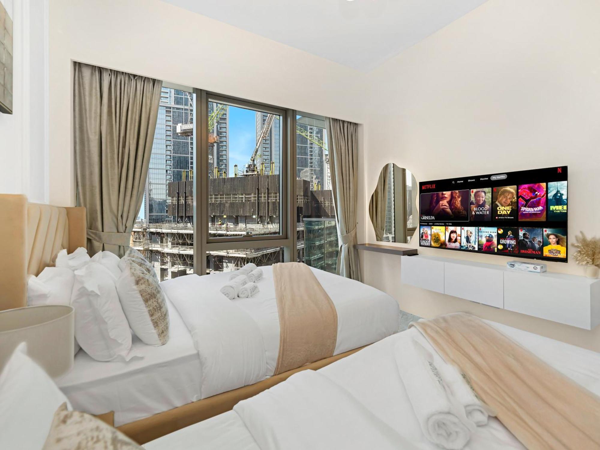 Signature Series 1 Bedroom I Free Parking, Gym, Pool I Playstation 5 I By Skyline Serenity Apartment *