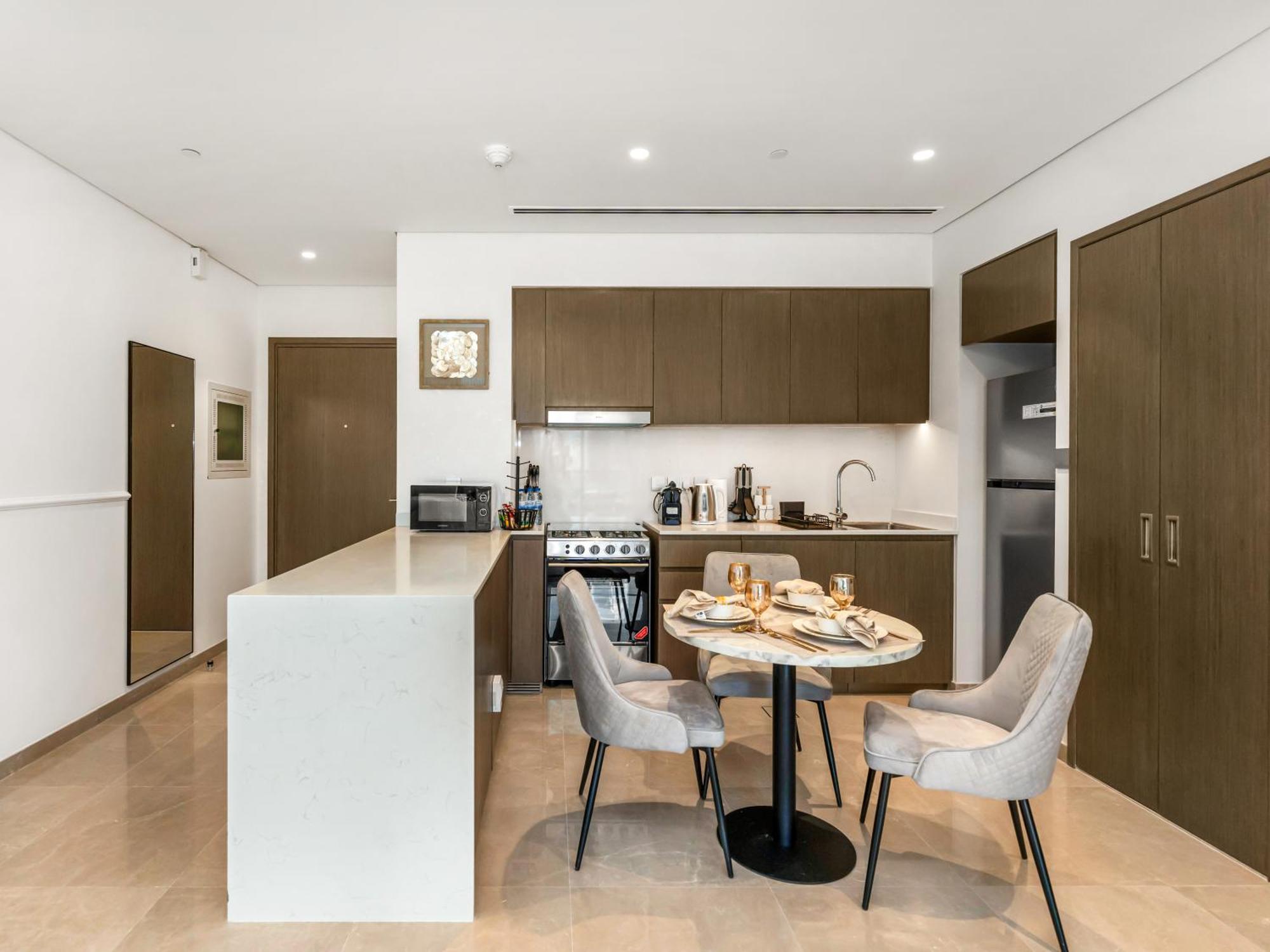 Signature Series 1 Bedroom I Free Parking, Gym, Pool I Playstation 5 I By Skyline Serenity Apartment Dubai