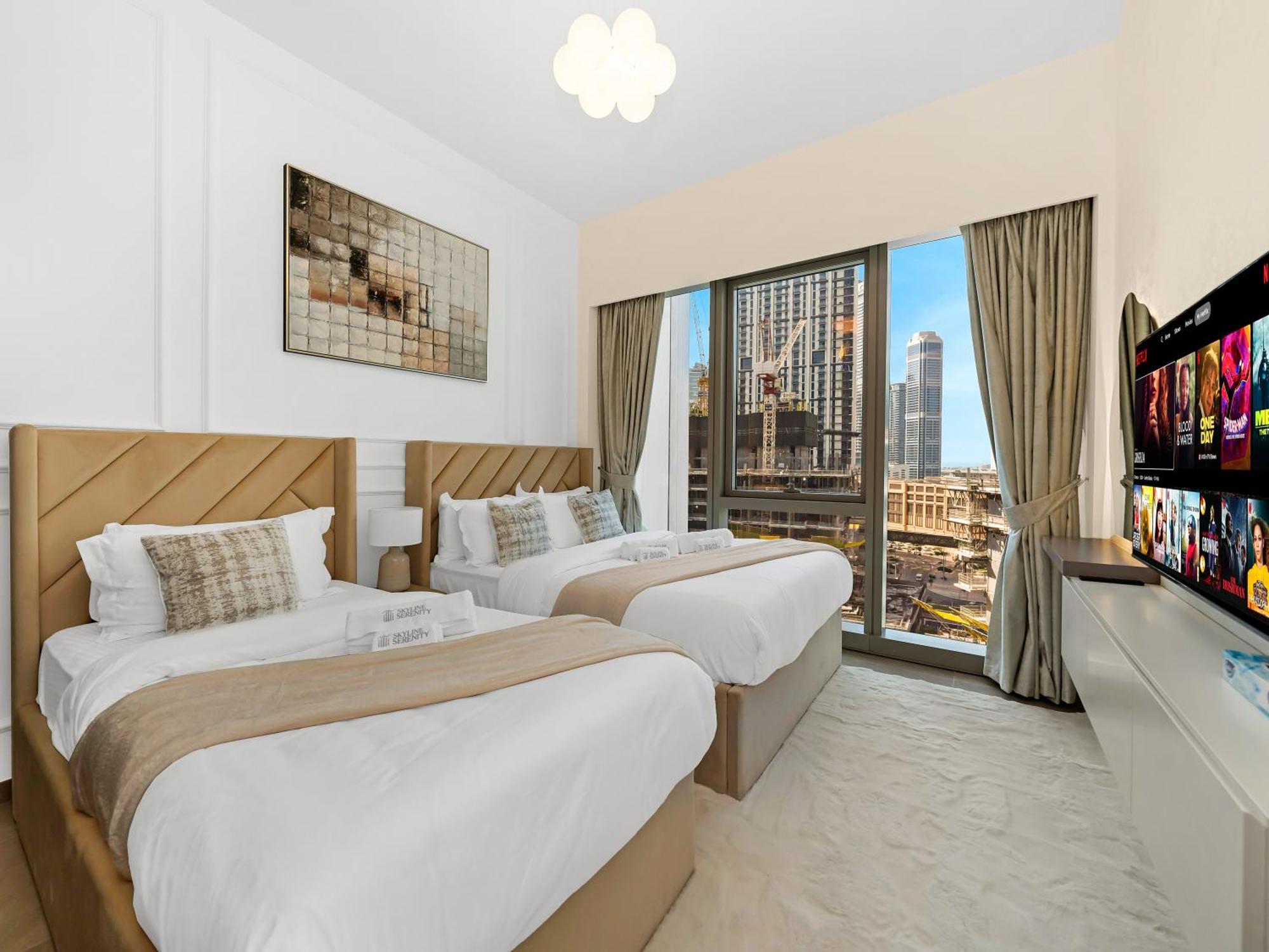 Apartment Signature Series 1 Bedroom I Free Parking, Gym, Pool I Playstation 5 I By Skyline Serenity Dubai