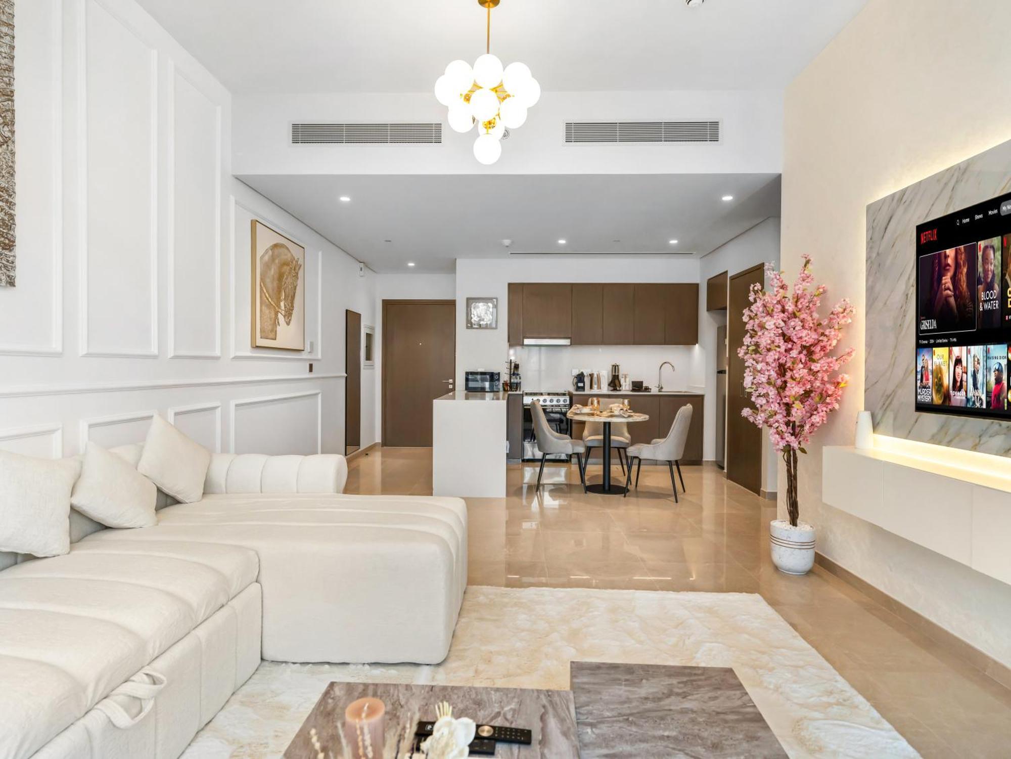 Signature Series 1 Bedroom I Free Parking, Gym, Pool I Playstation 5 I By Skyline Serenity Dubai