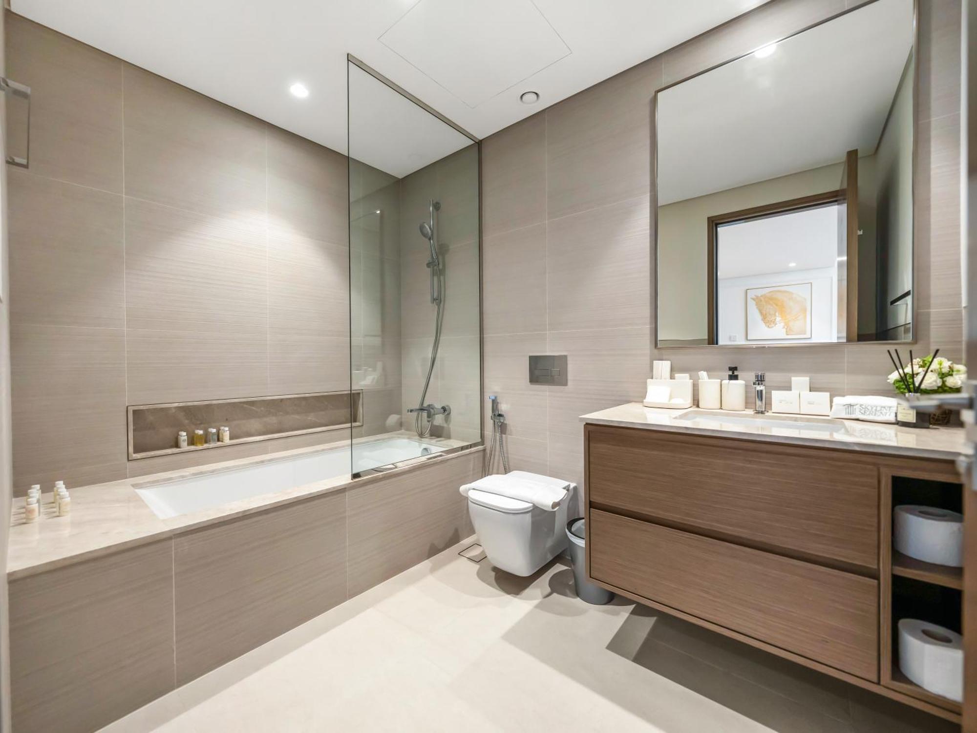 Signature Series 1 Bedroom I Free Parking, Gym, Pool I Playstation 5 I By Skyline Serenity Apartment *