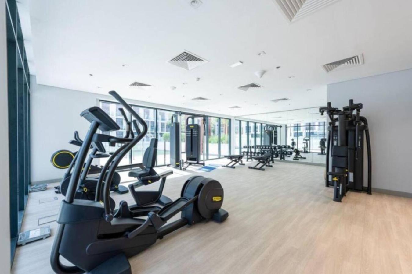 Apartment Elegant 1br At Azizi Riviera