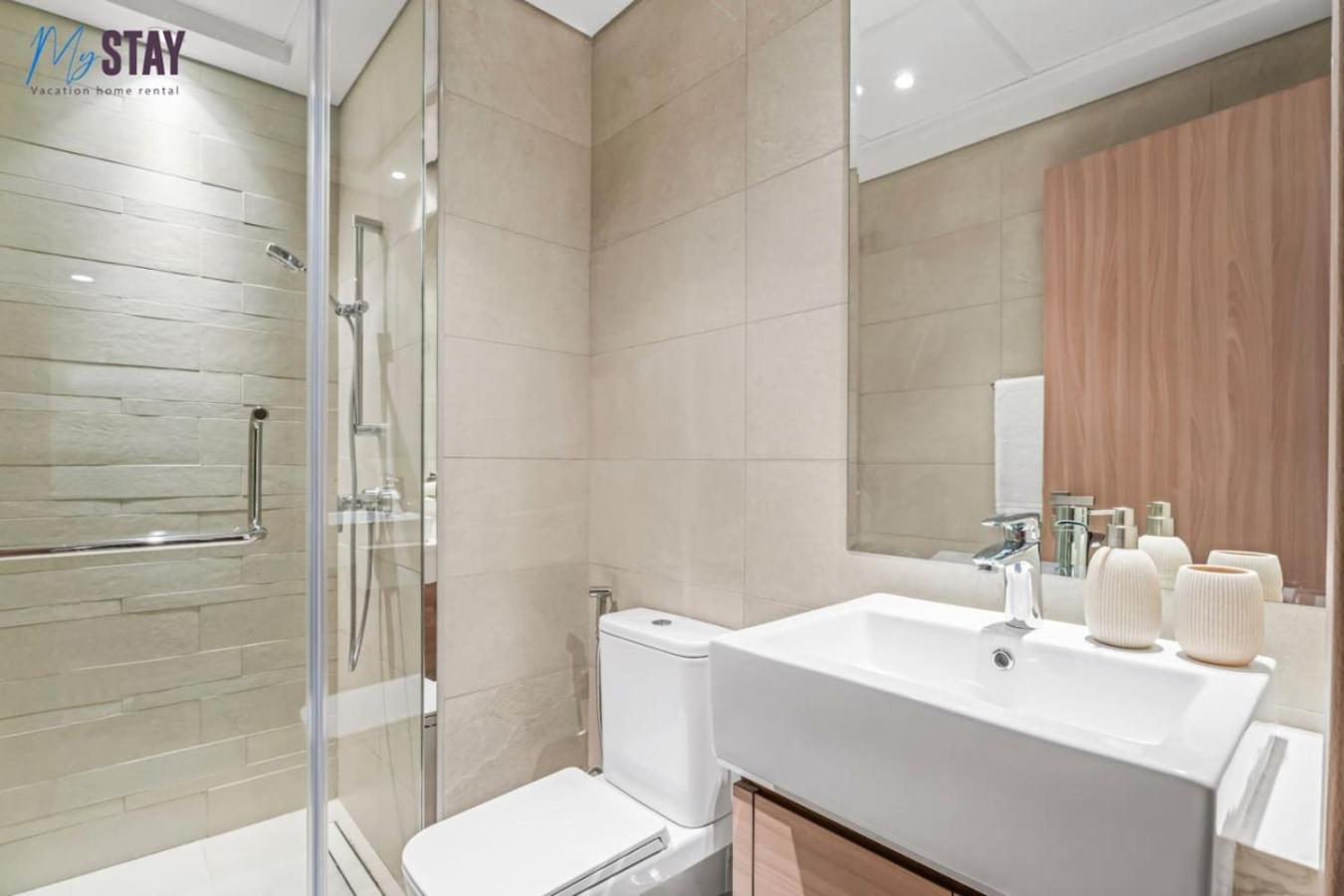 Elegant 1br At Azizi Riviera Apartment