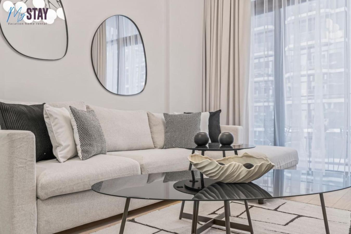 Apartment Elegant 1br At Azizi Riviera