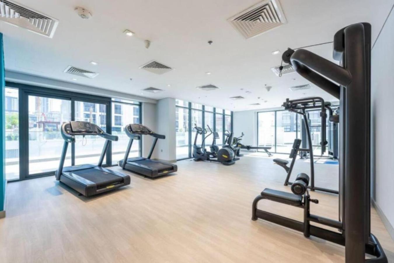Apartment Elegant 1br At Azizi Riviera *