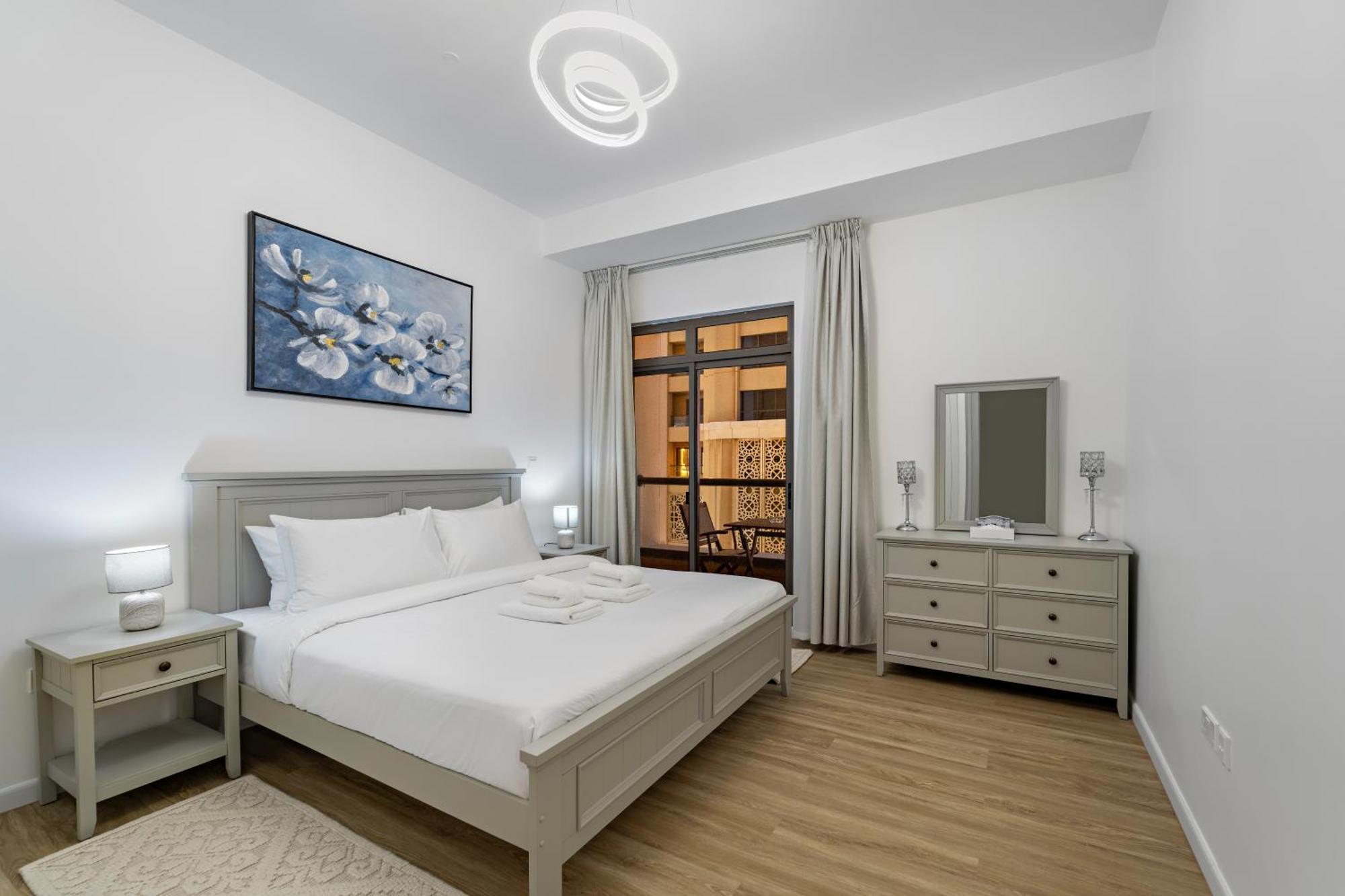 Elegant 2br With Seaview In Jbr L Walk To The Apartment