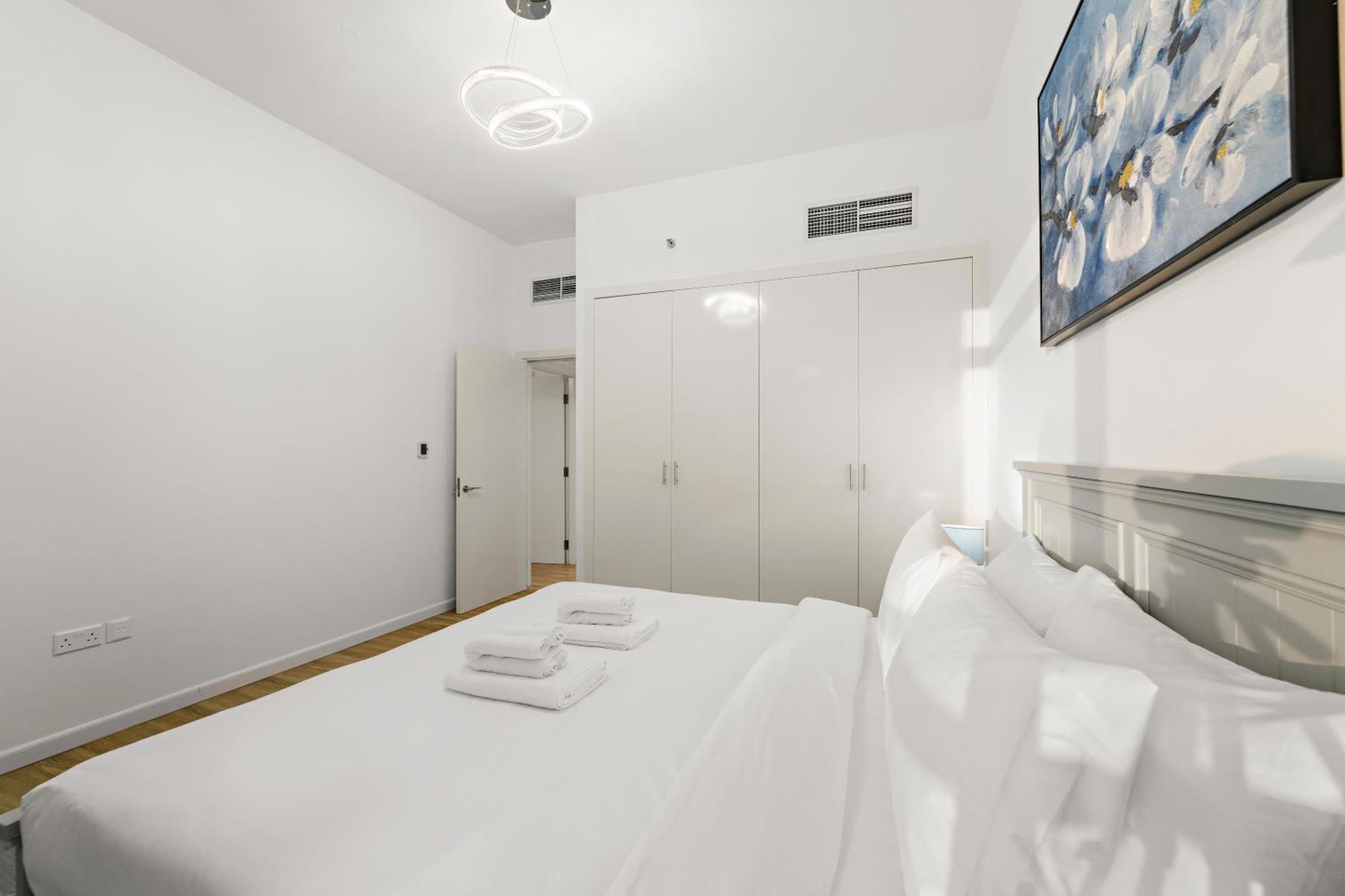 Elegant 2br With Seaview In Jbr L Walk To The Apartment *