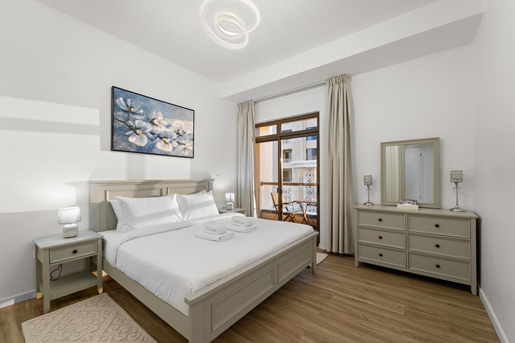 Elegant 2br With Seaview In Jbr L Walk To The Apartment Dubai
