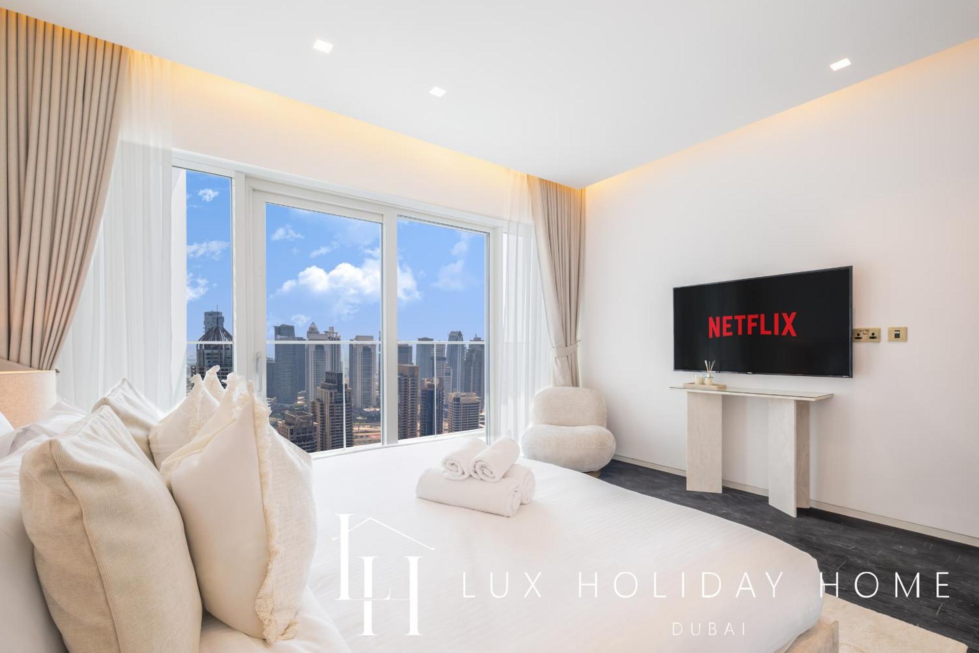Lux Lavish With Full Marina View 4