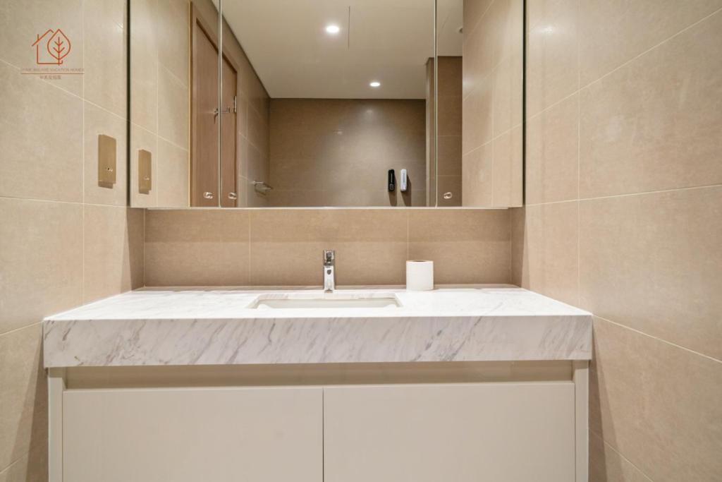 Modern With Full Burj Khalifa Views 201br-2 Apartment Dubai