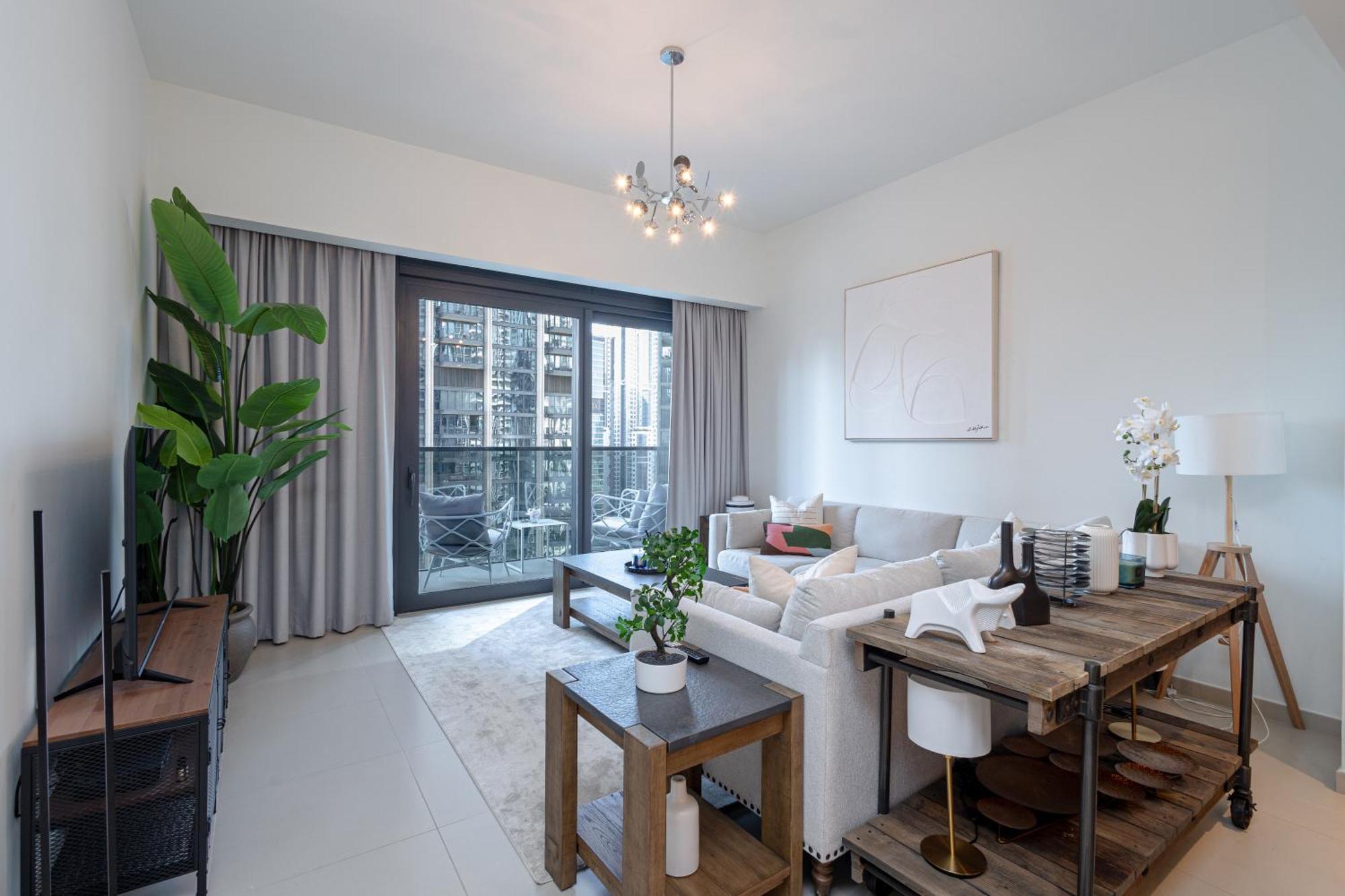 Steps To Mall & Burj, Ideal In Downtown Apartment
