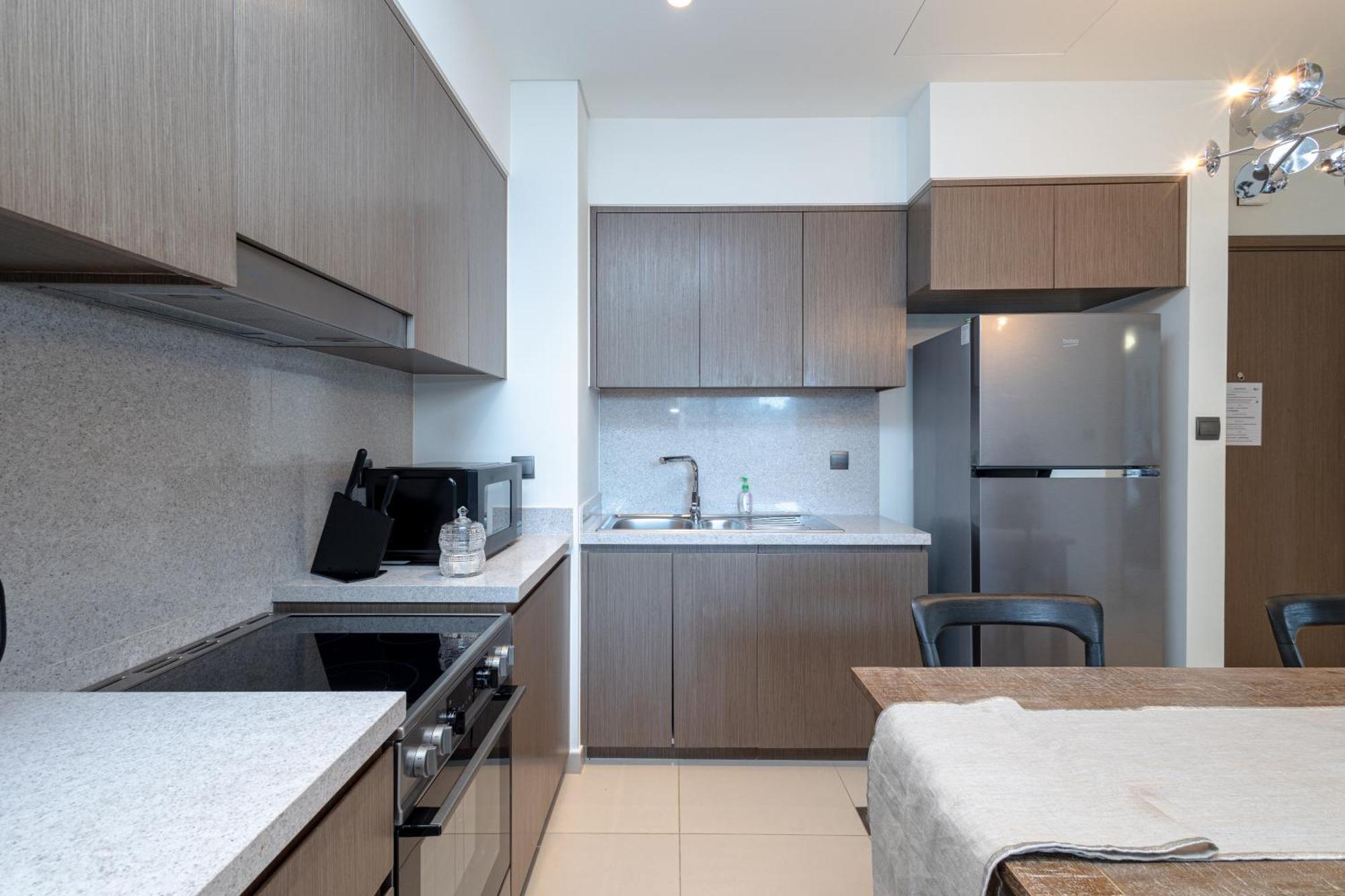 Apartment Steps To Mall & Burj, Ideal In Downtown