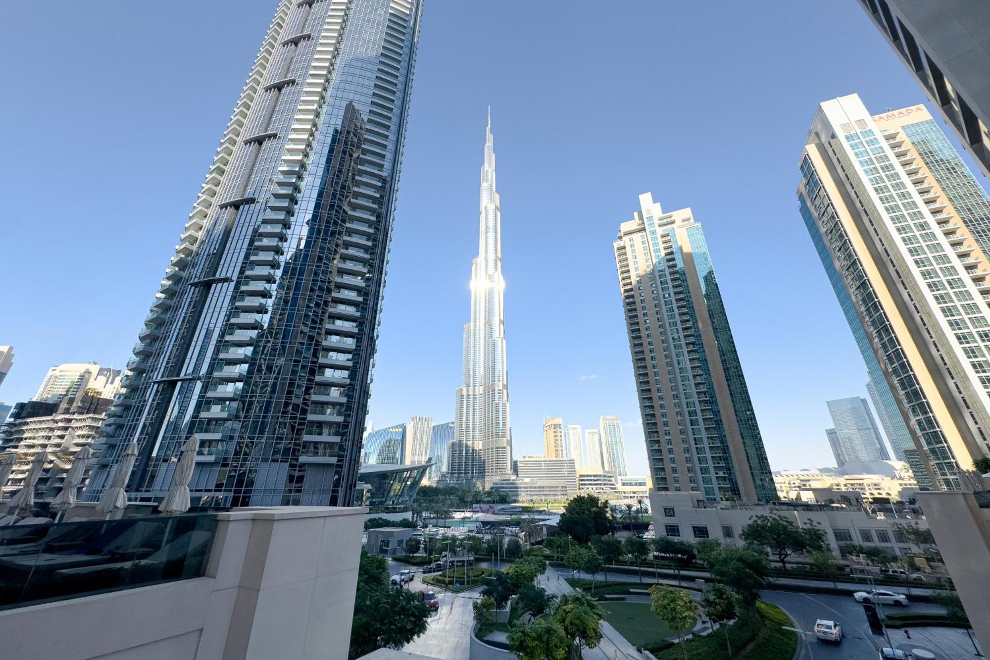 Steps To Mall & Burj, Ideal In Downtown Apartment Dubai
