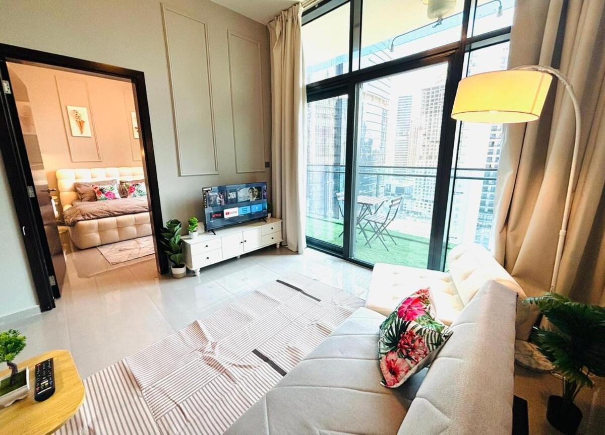 Chic 1 Bhk In Downtown Apartment